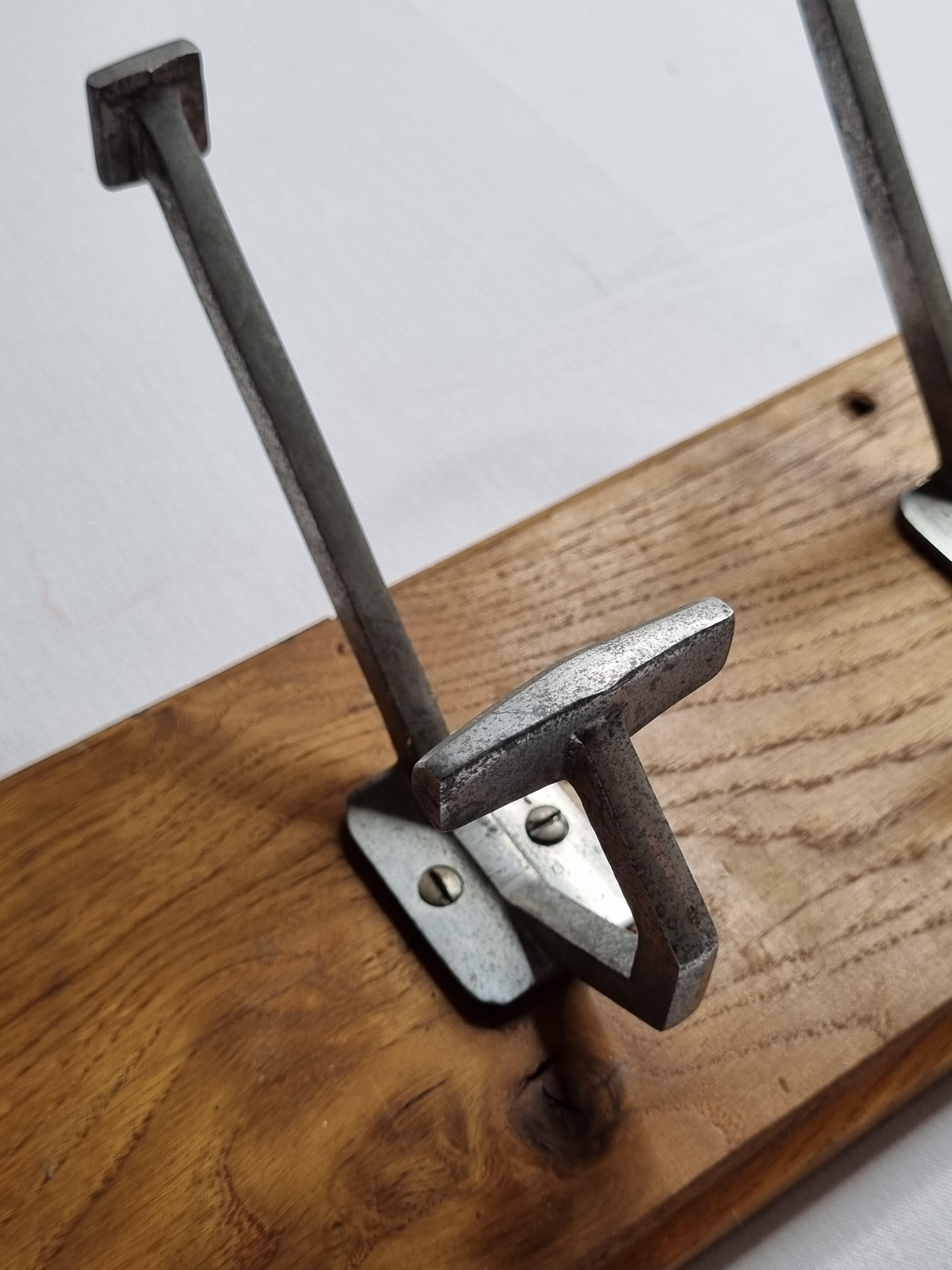 Wall coat rack, 7 cast aluminum hooks, 95 cm