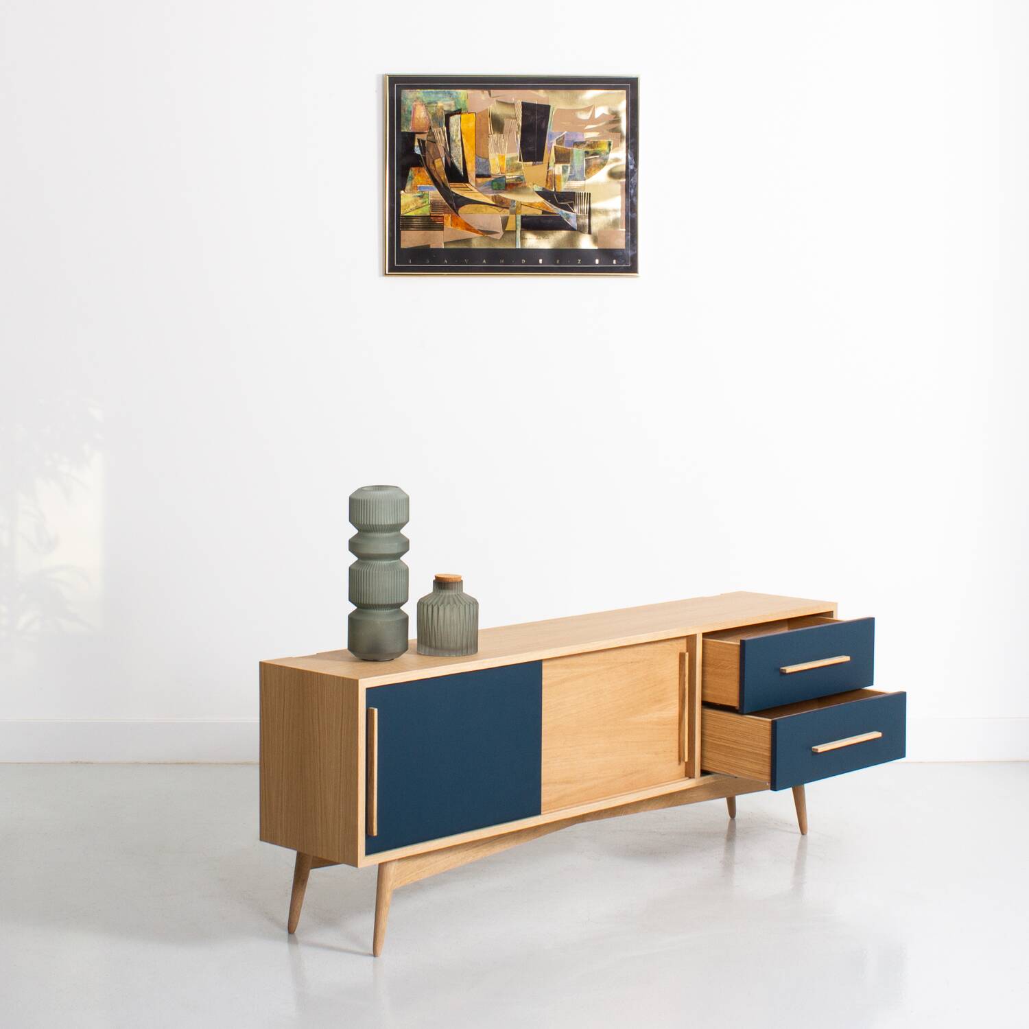 Oak sideboard or TV unit made up of two sliding doors and two drawers
