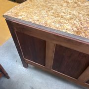 Commode galbée