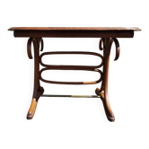 Bistro table with curved wooden legs