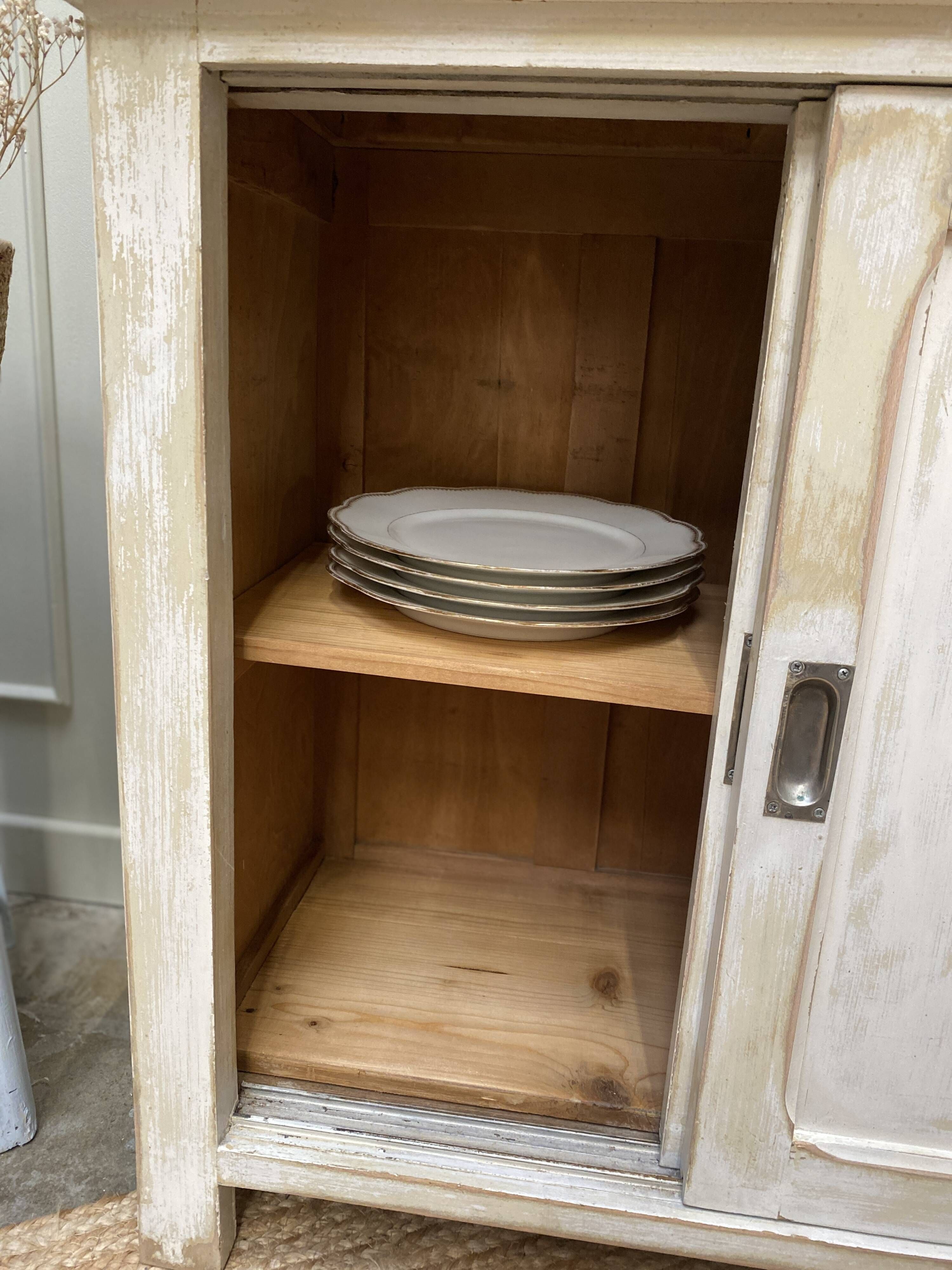 Petit buffet bas, portes coulissantes
