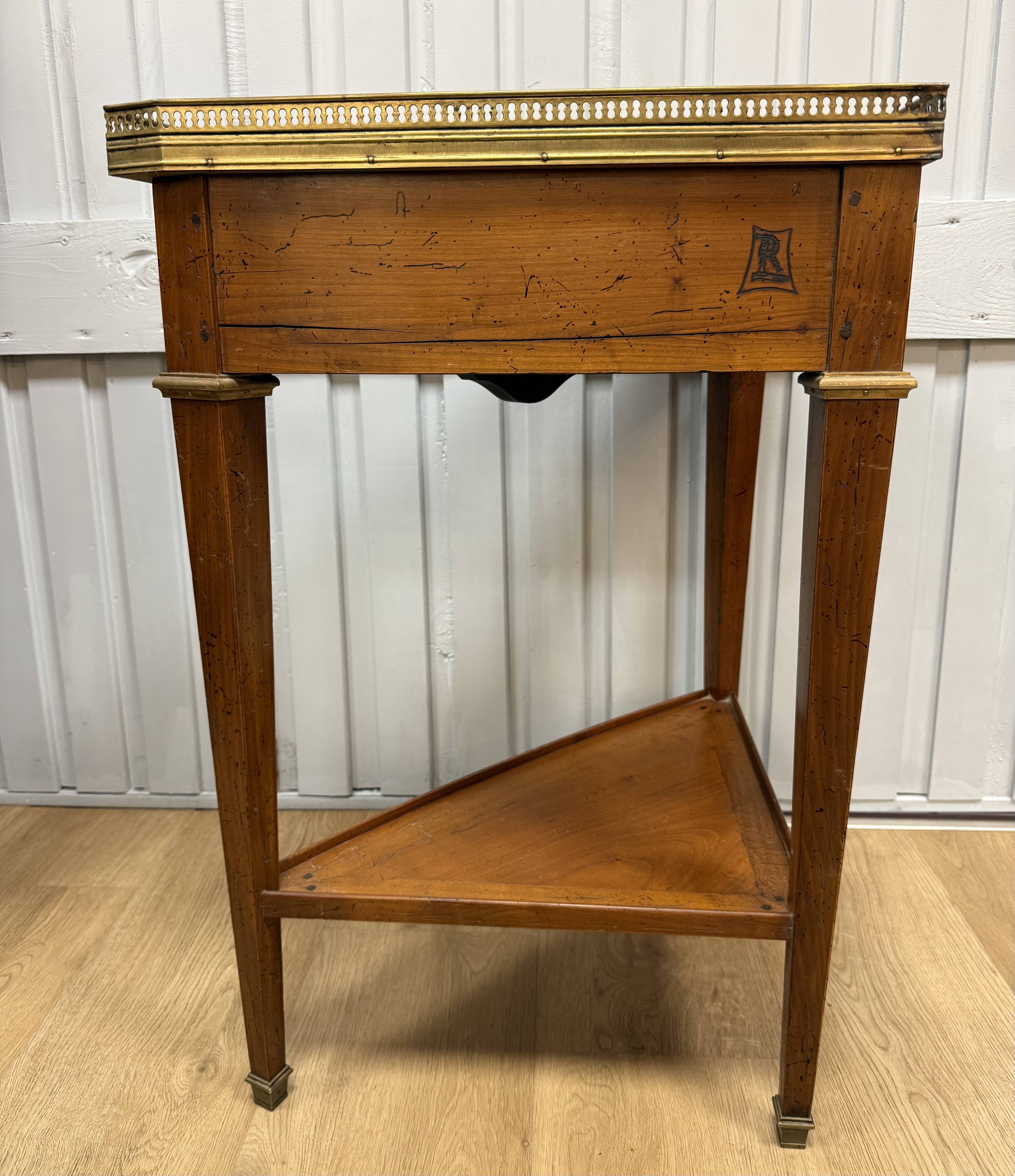 Corner shelf from Mailfert