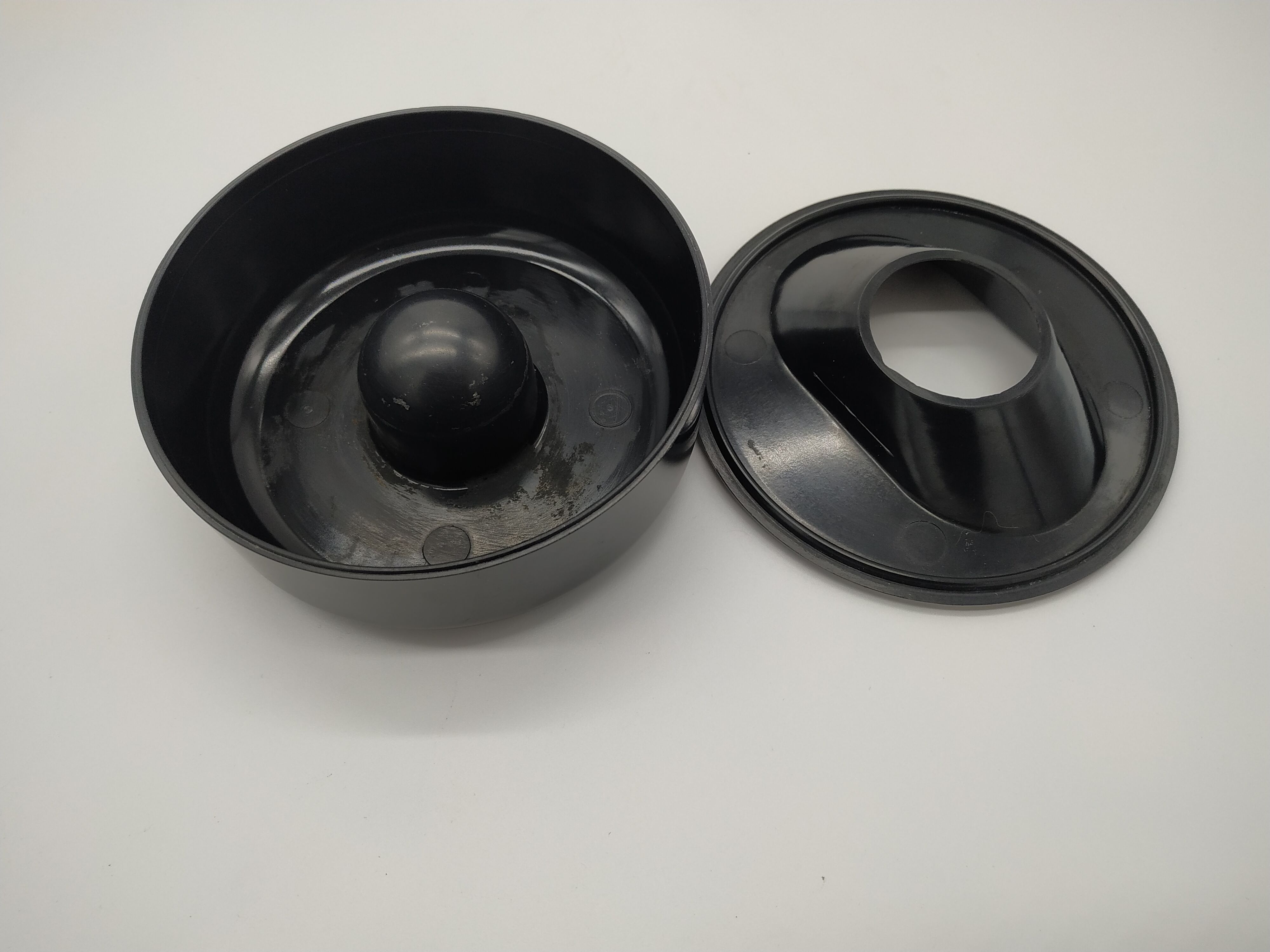 Manade ashtray from designer jean René Talopp for Samp design in 1972