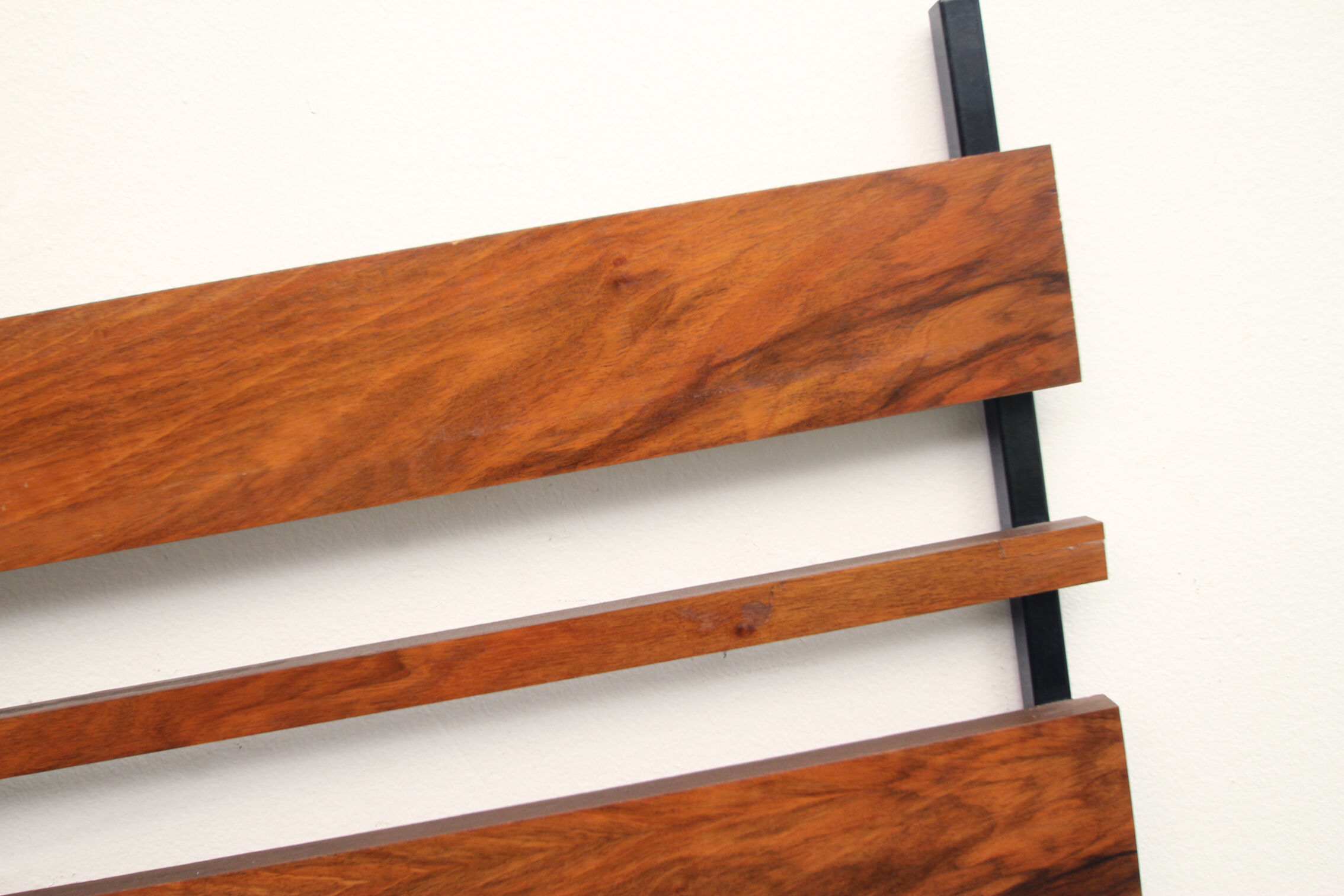 Wall mirror in walnut 60 - 80x106cm
