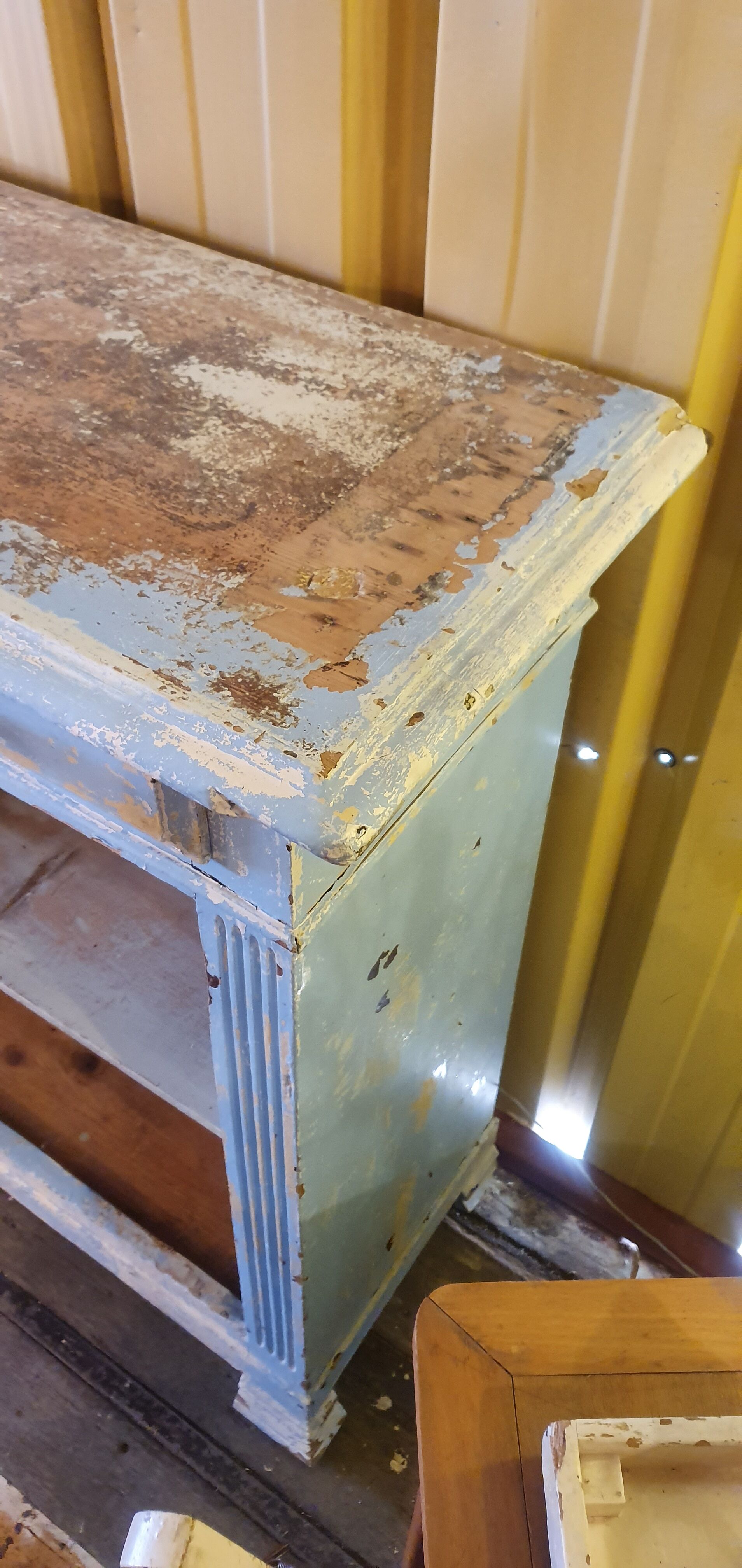 Buffet without pretty door patina