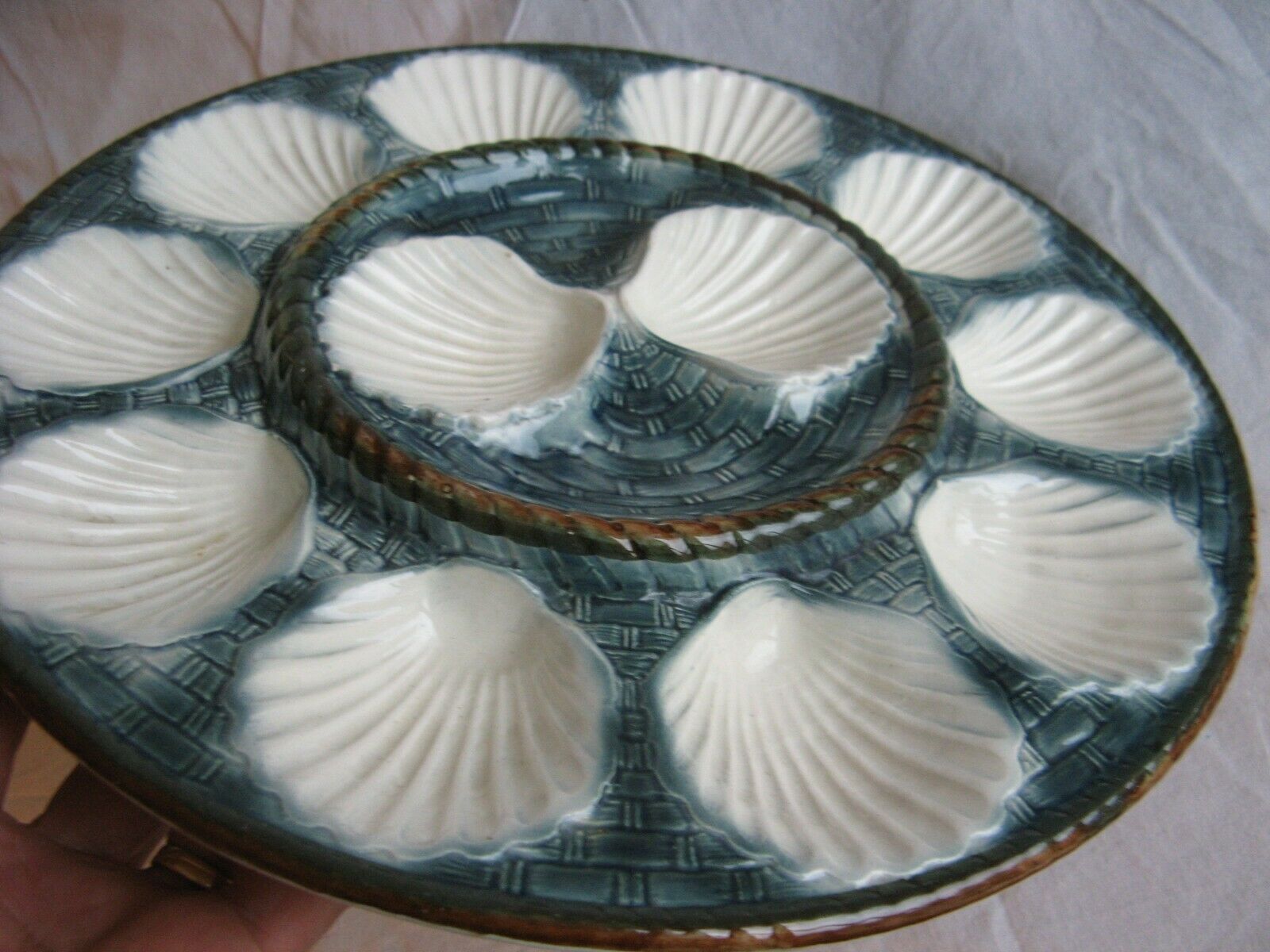 Oyster dish in majolic or dabbling for 12 shells