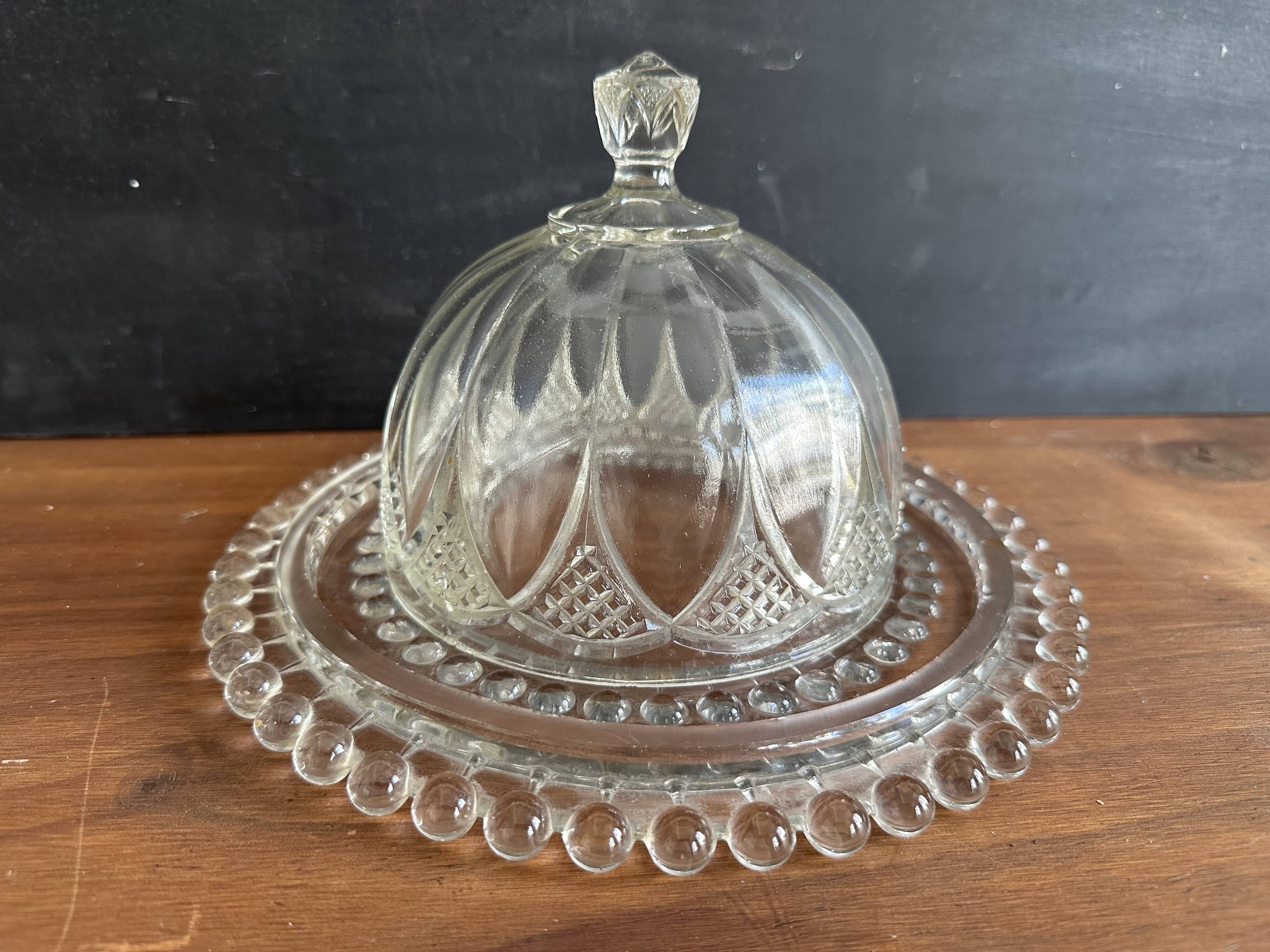 Vintage glass cheese dome with its plate, 1950s.