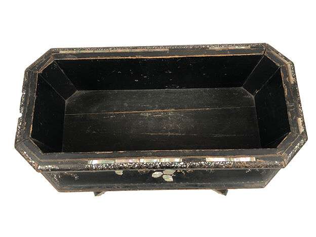 Blackened wooden planter decorated with flowers in medallions and mother-of-pearl burgauty, Napoleon III