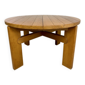 Extendable round table Maison Regain in solid elm, 1970s design.