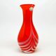 Vase avec œillet, moderne du milieu du siècle, en verre rouge, conçu par L. Fiedorowicz, Pologne, années 1970.