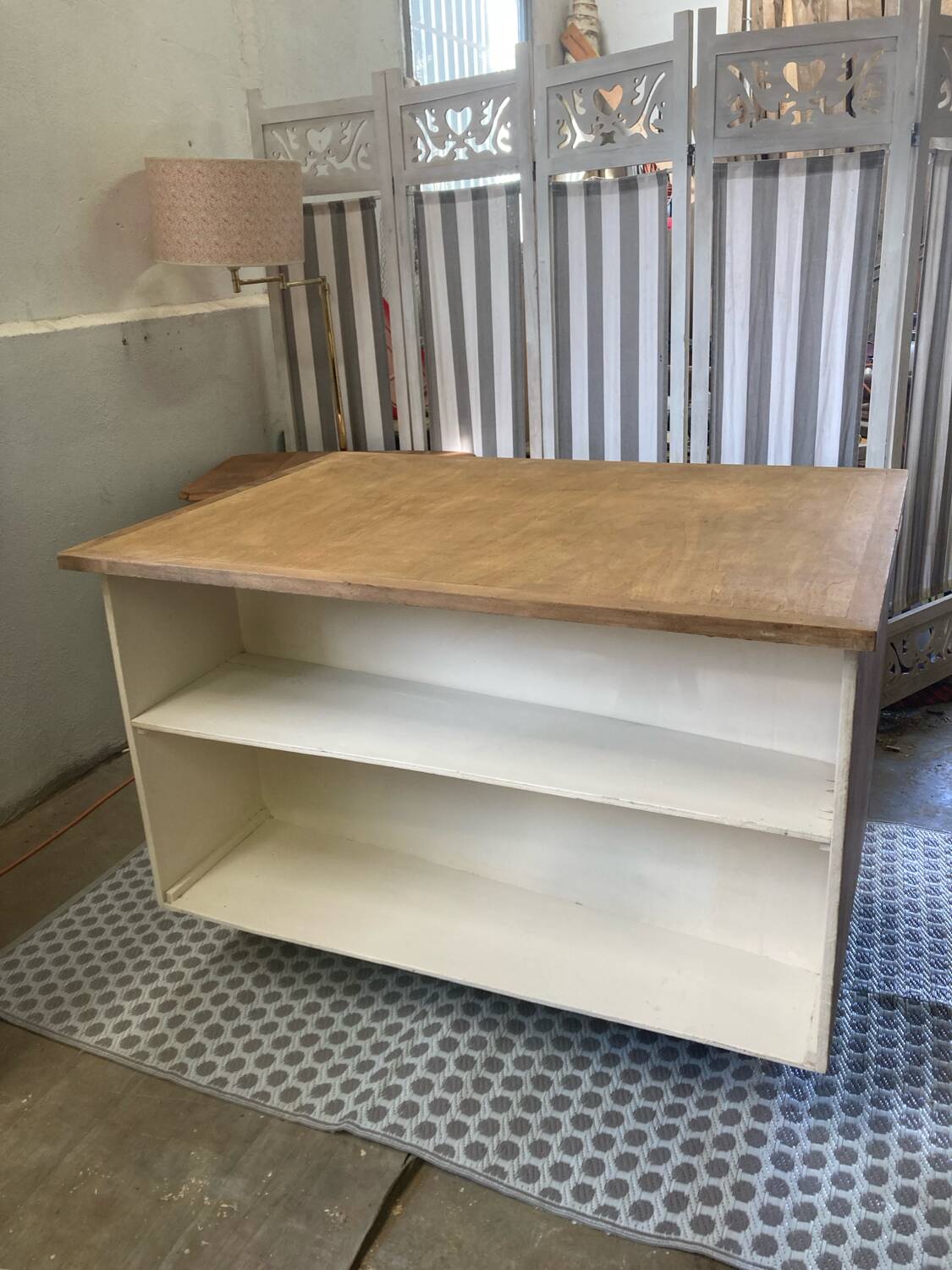 Counter, trade cabinet with drawers