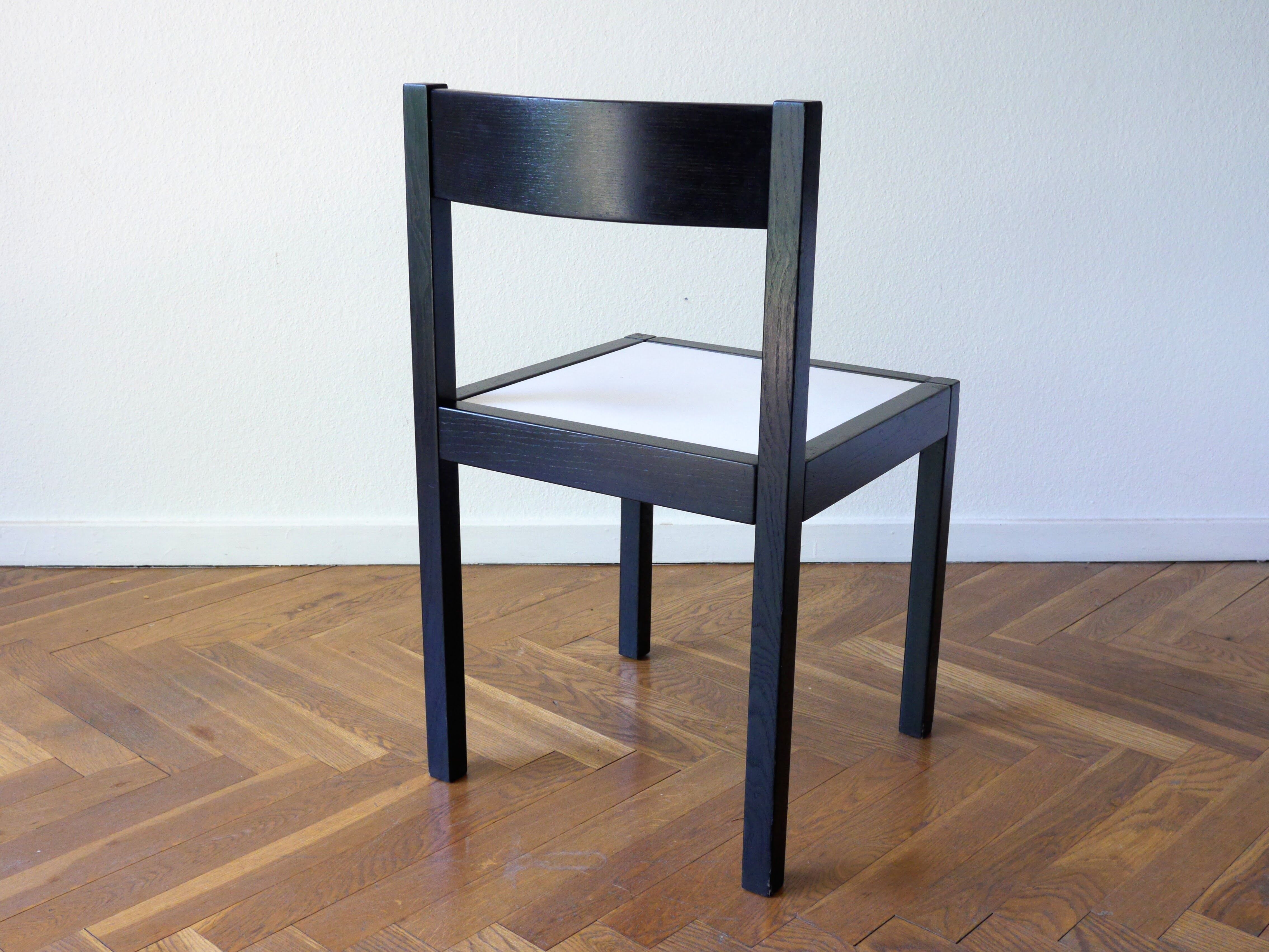 Ensemble de 6 chaises à manger noir et blanc du milieu du siècle