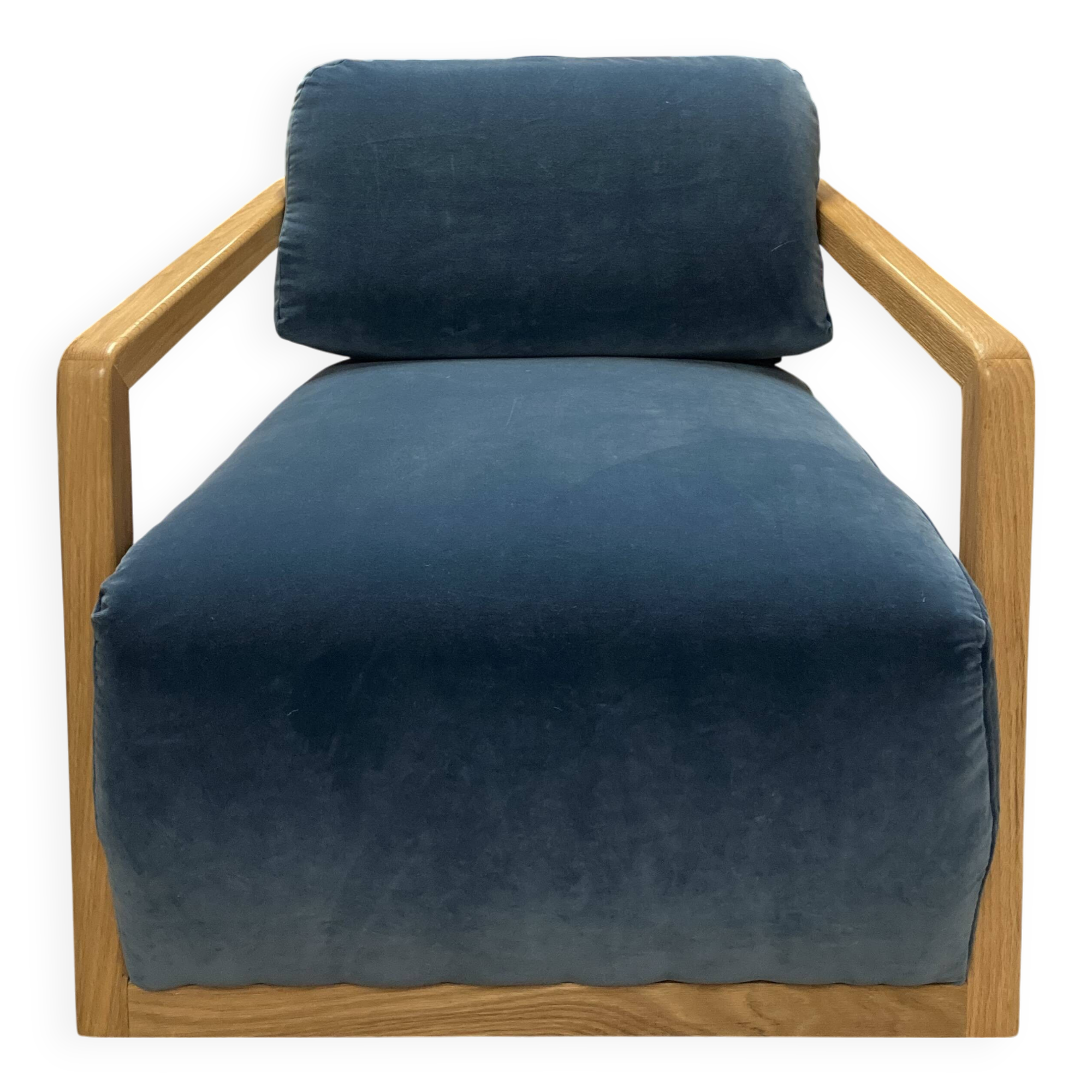Contemporary armchair in blue velvet and oak