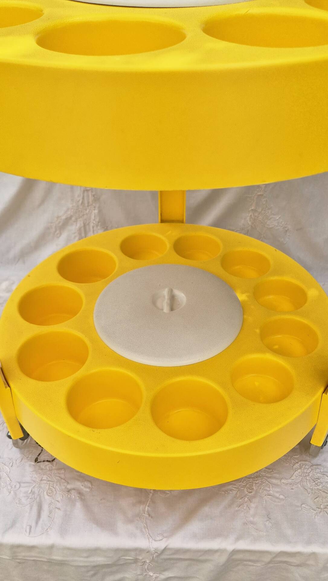 Serving trolley for drinks in yellow plastic, space age 1970.