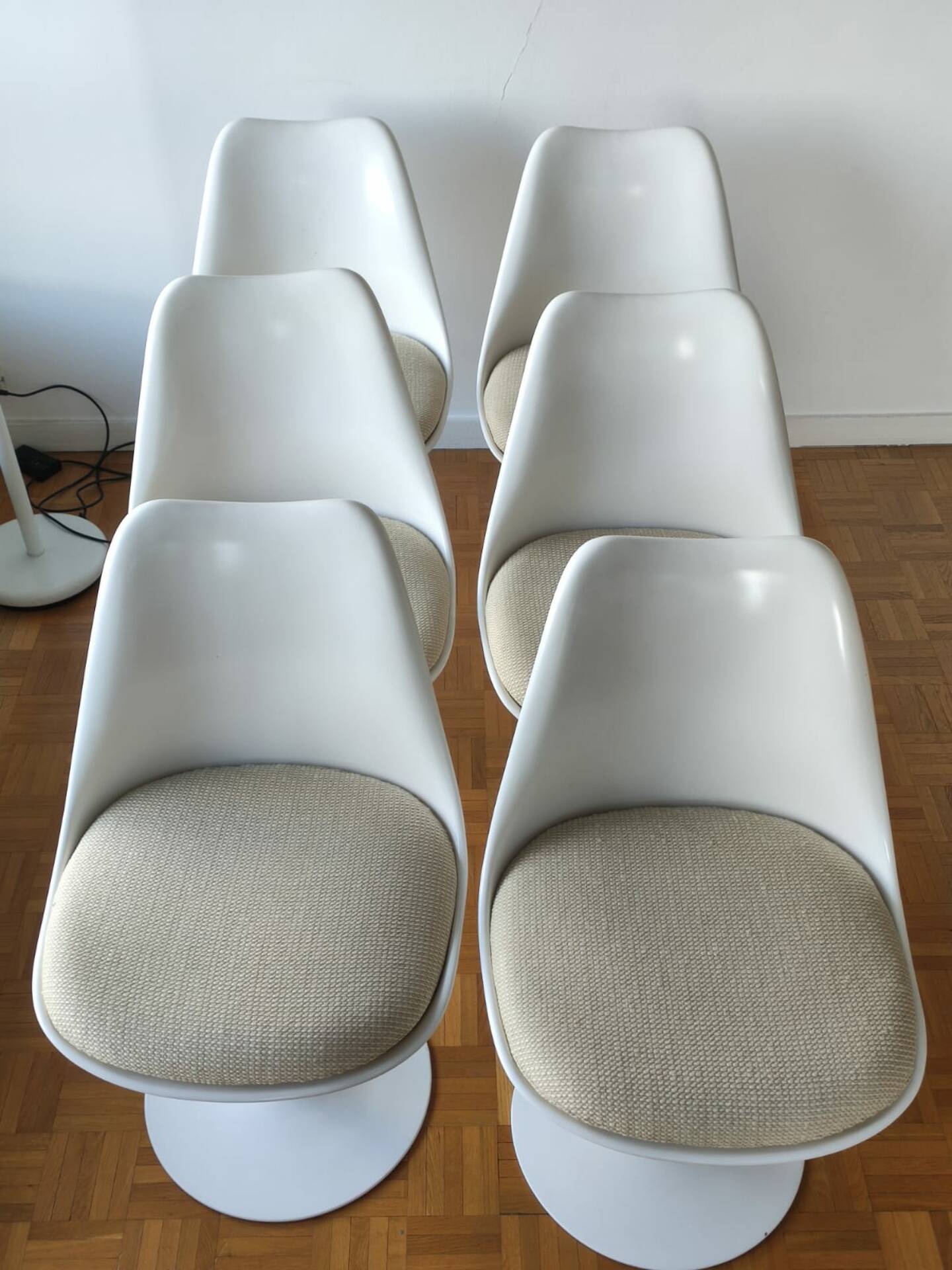 Tulip table and chair set Knoll