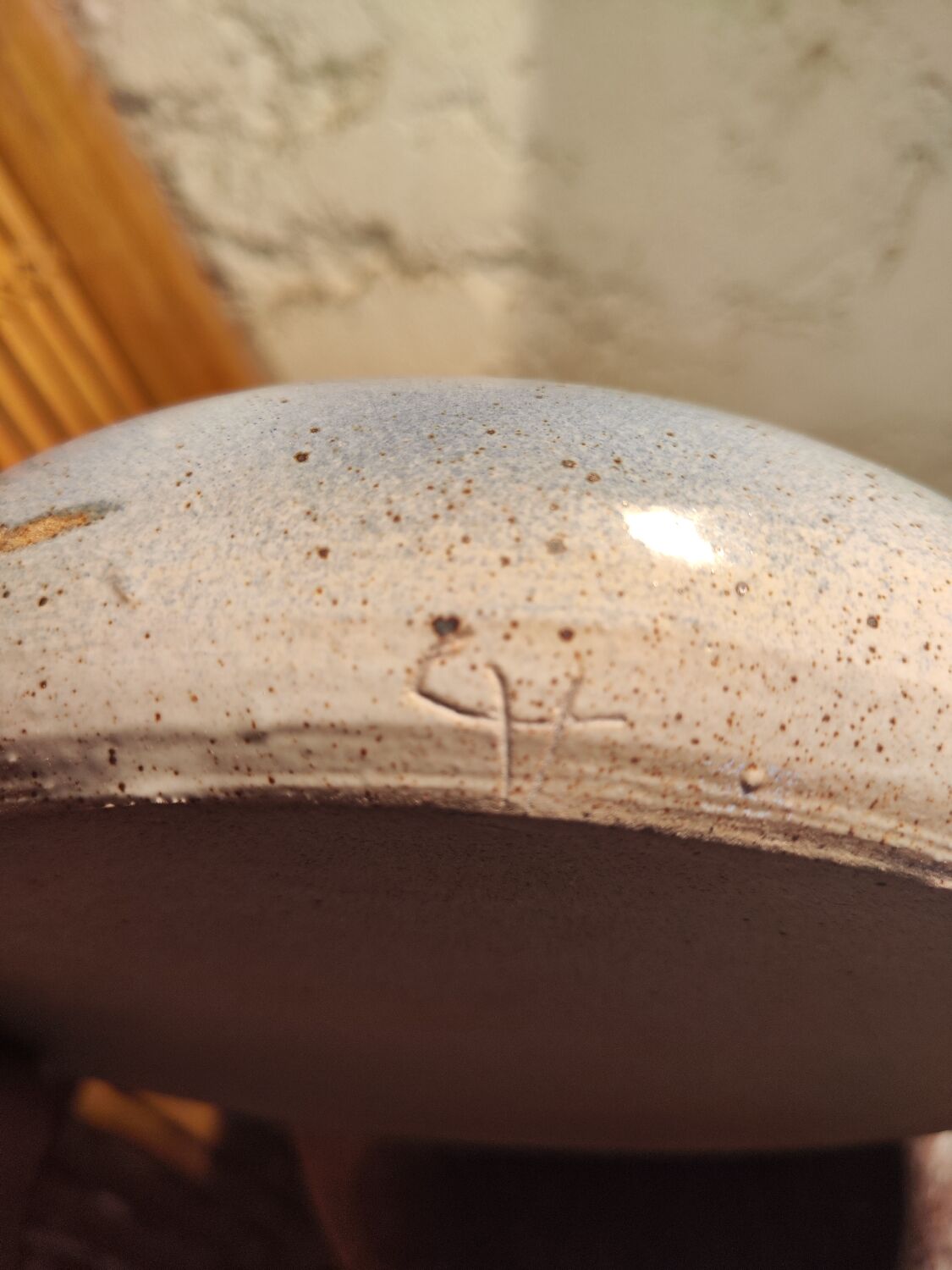 Wall vase la borne, contemporary sandstone