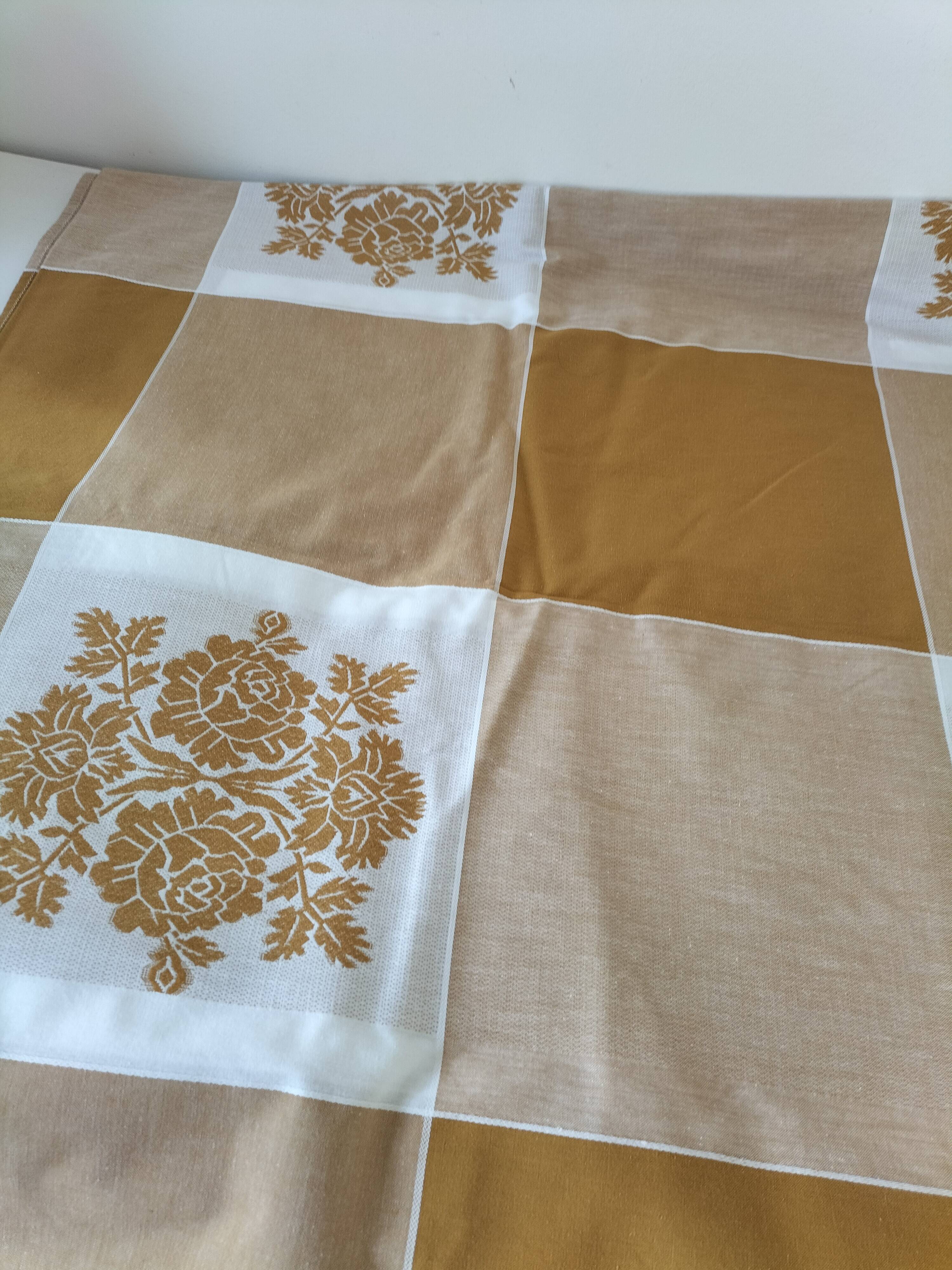 Vintage tablecloth and 8 napkins – caramel and golden mustard tones