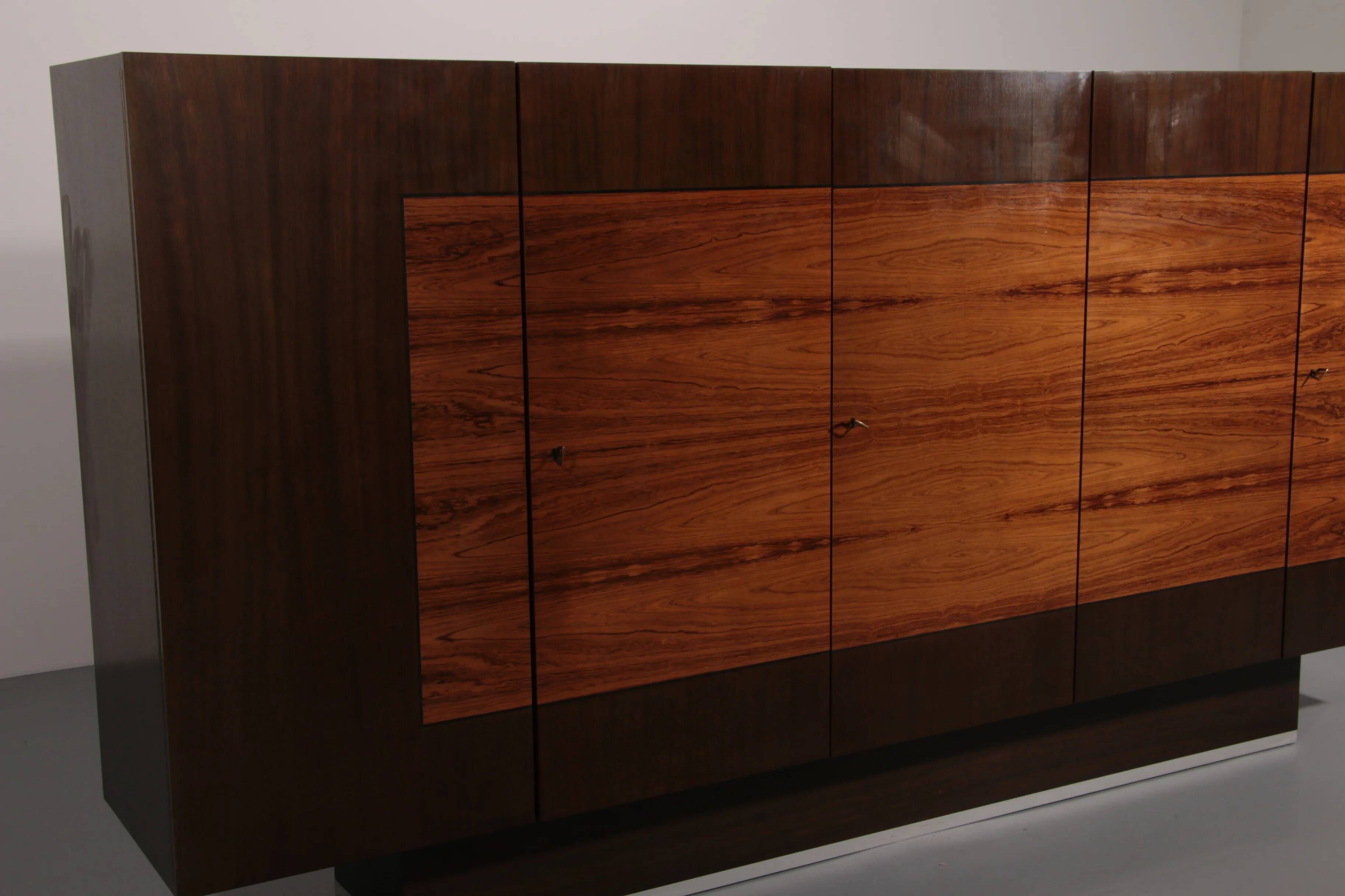 Beautiful large wall unit with plenty of storage space and a bar cabinet, 1970.