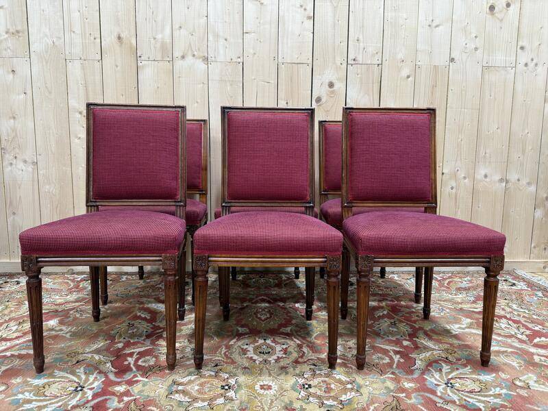Suite de 6 chaises de style Louis XVI dossier carré