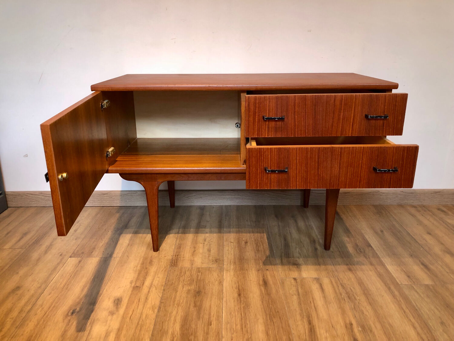 Mini sideboard