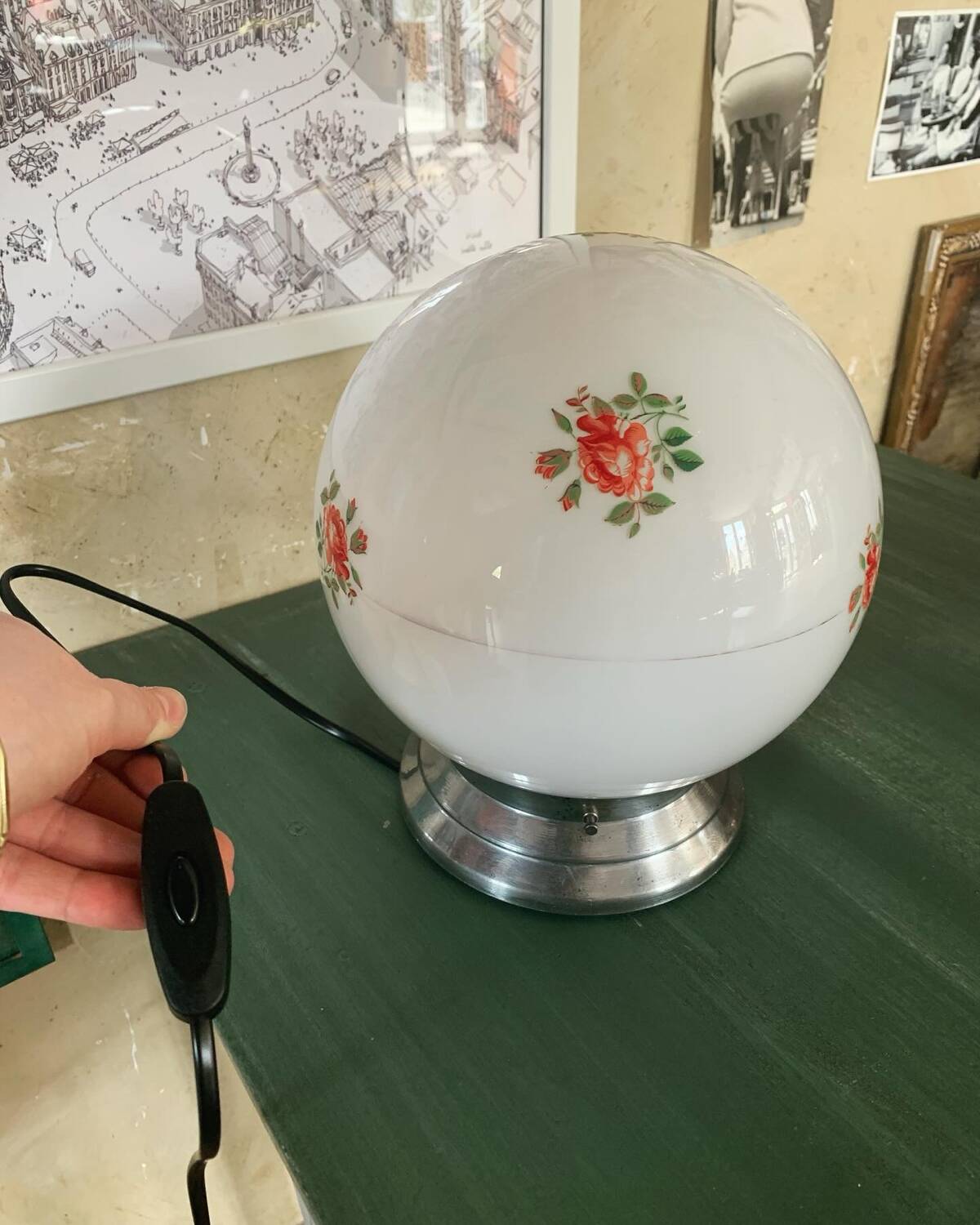 Lampe en opaline fleurie