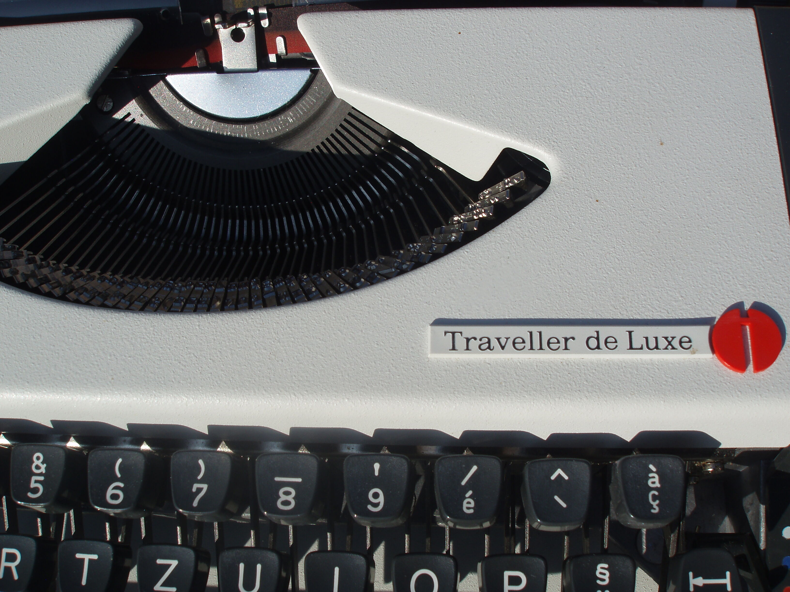 Revised typewriter and Olympia Traveller luxury with his satchel