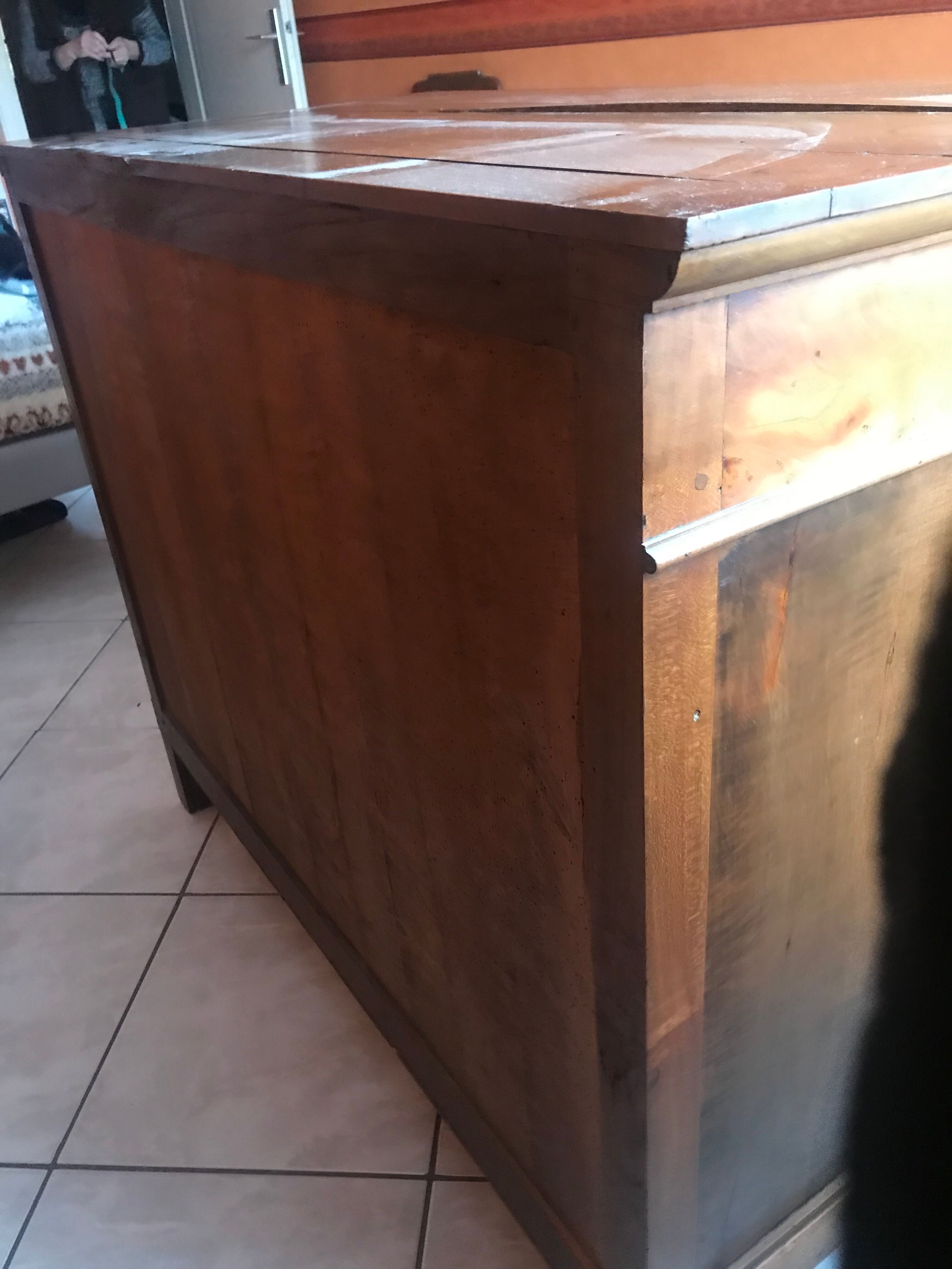 Solid wood chest of drawers
