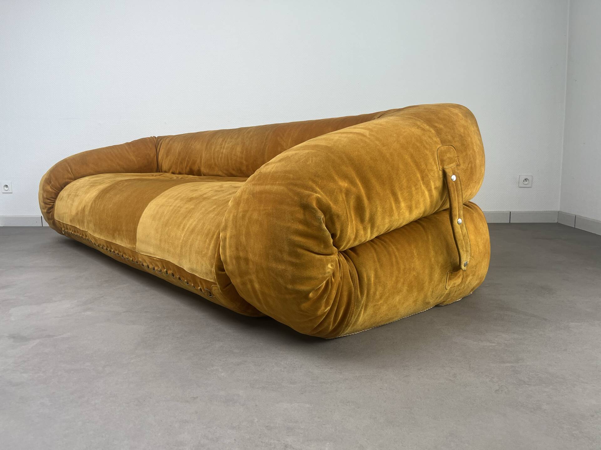 Nubuck leather amphibious sofa by Alessandro Becchi for Giovannetti,