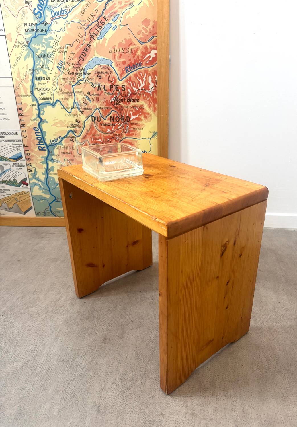 Pine stool - les Arcs - Charlotte Perriand