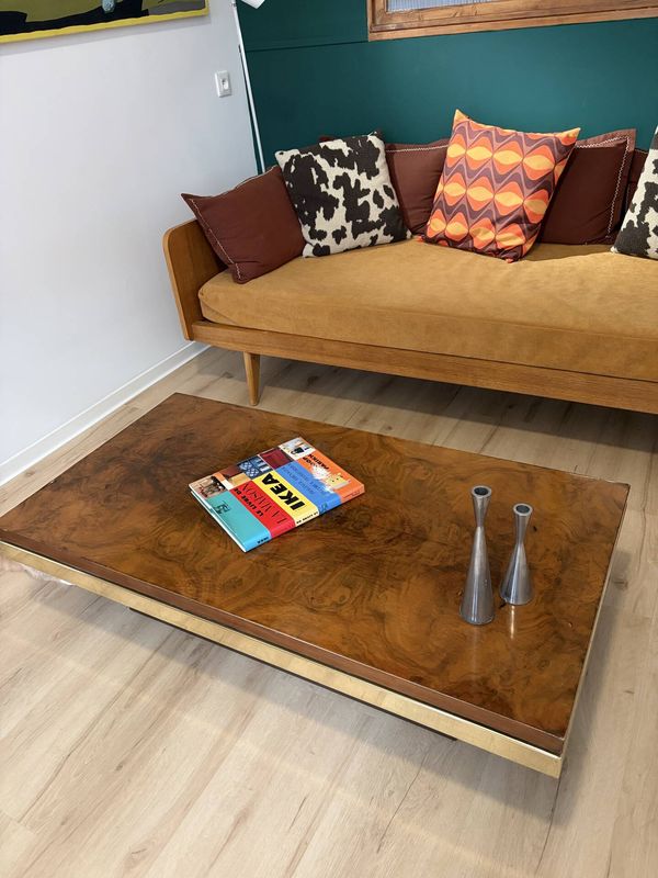Table basse loupe d'orme et laiton 70' Roche Bobois