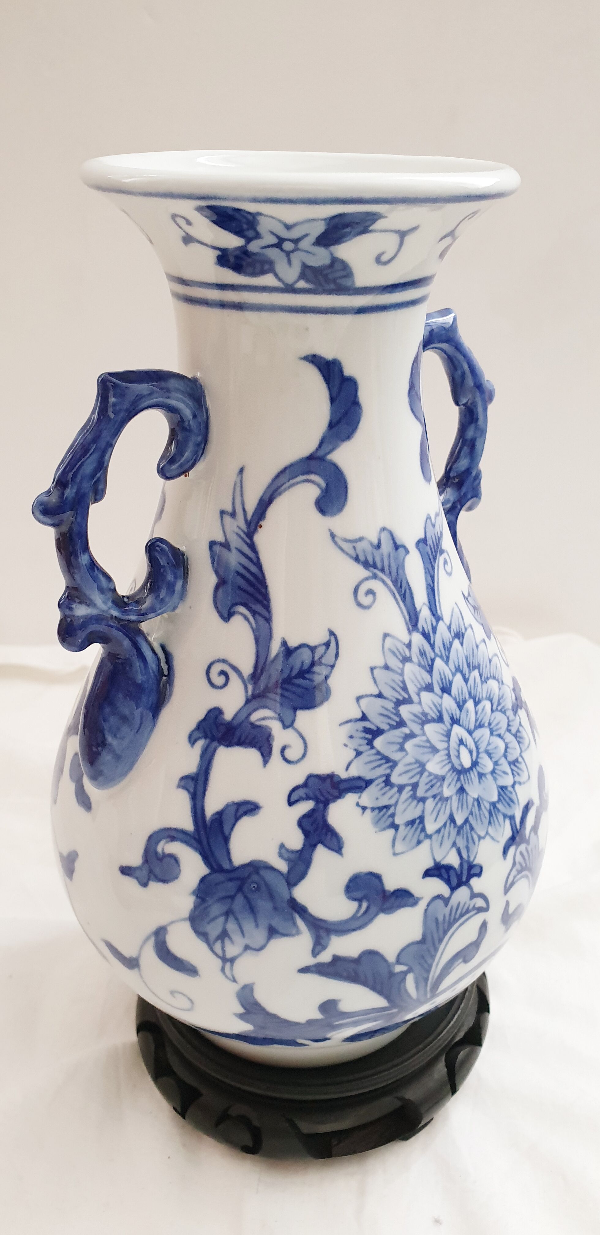 Vase porcelain from china "la dolce vita bluescrollcollection by ja designs"