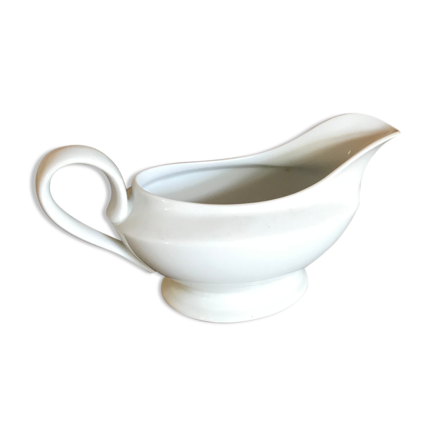 White porcelain saucier