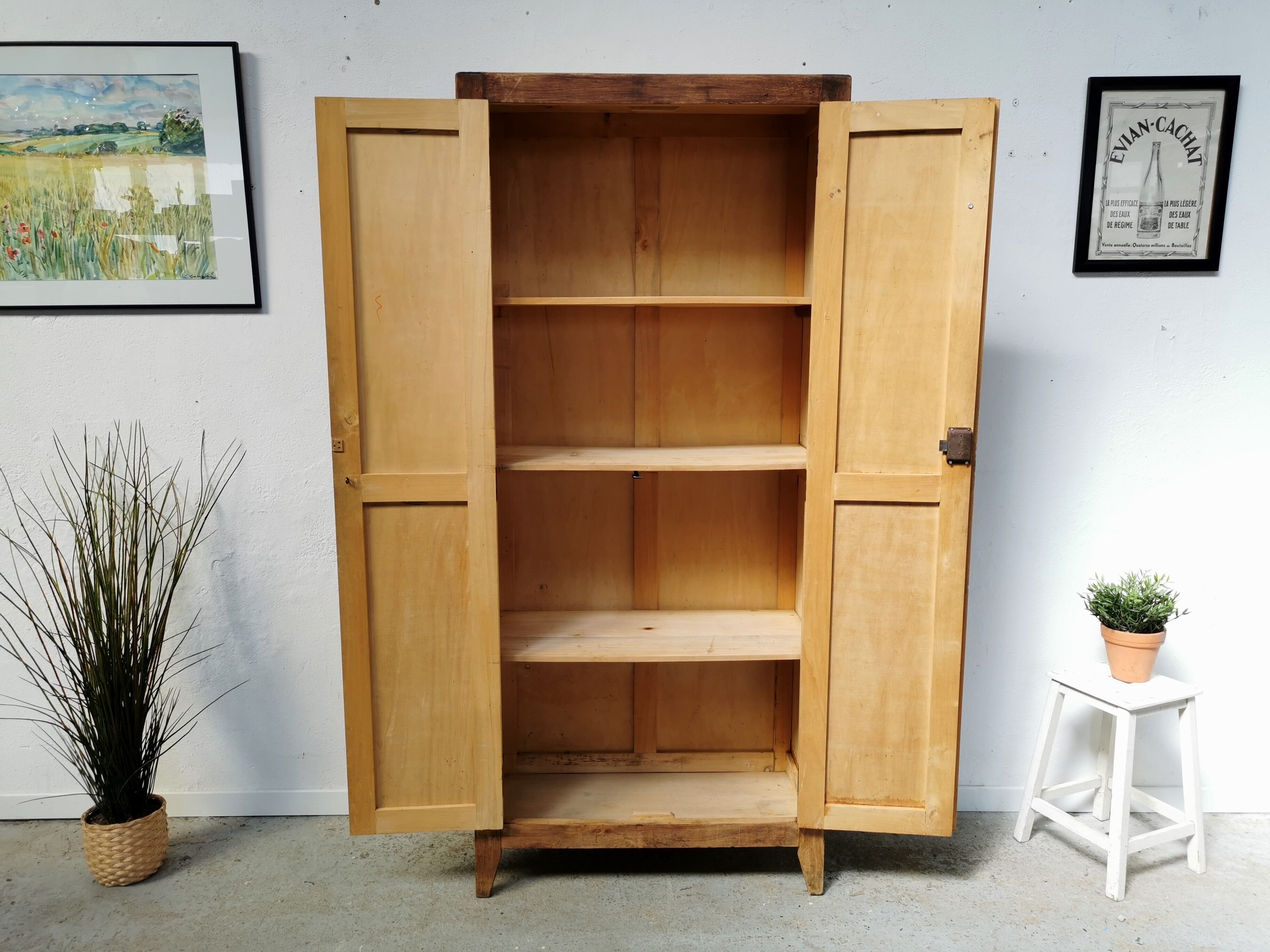 Vintage Parisian coat of arms