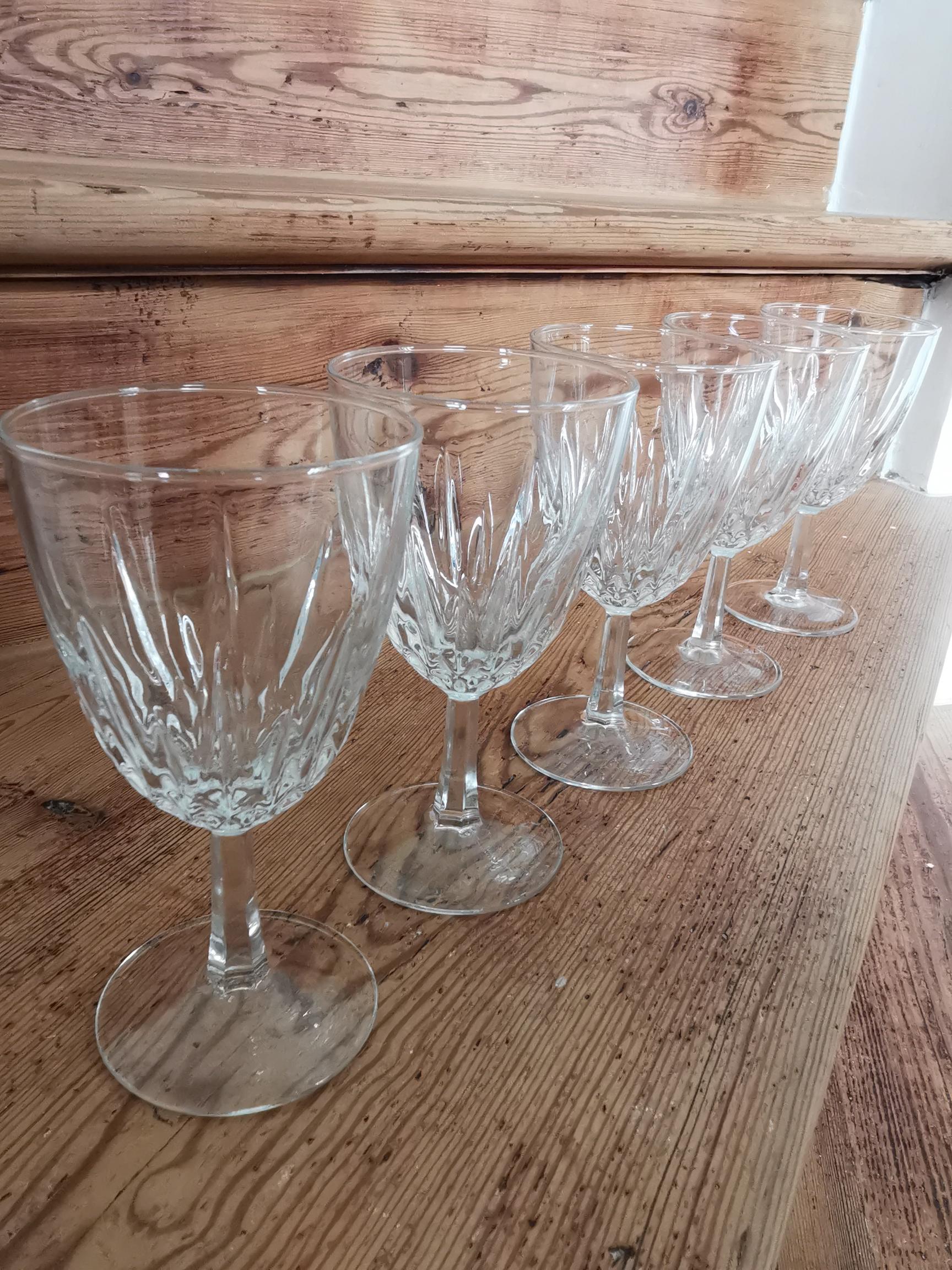 Service of 6 glasses of chiseled water