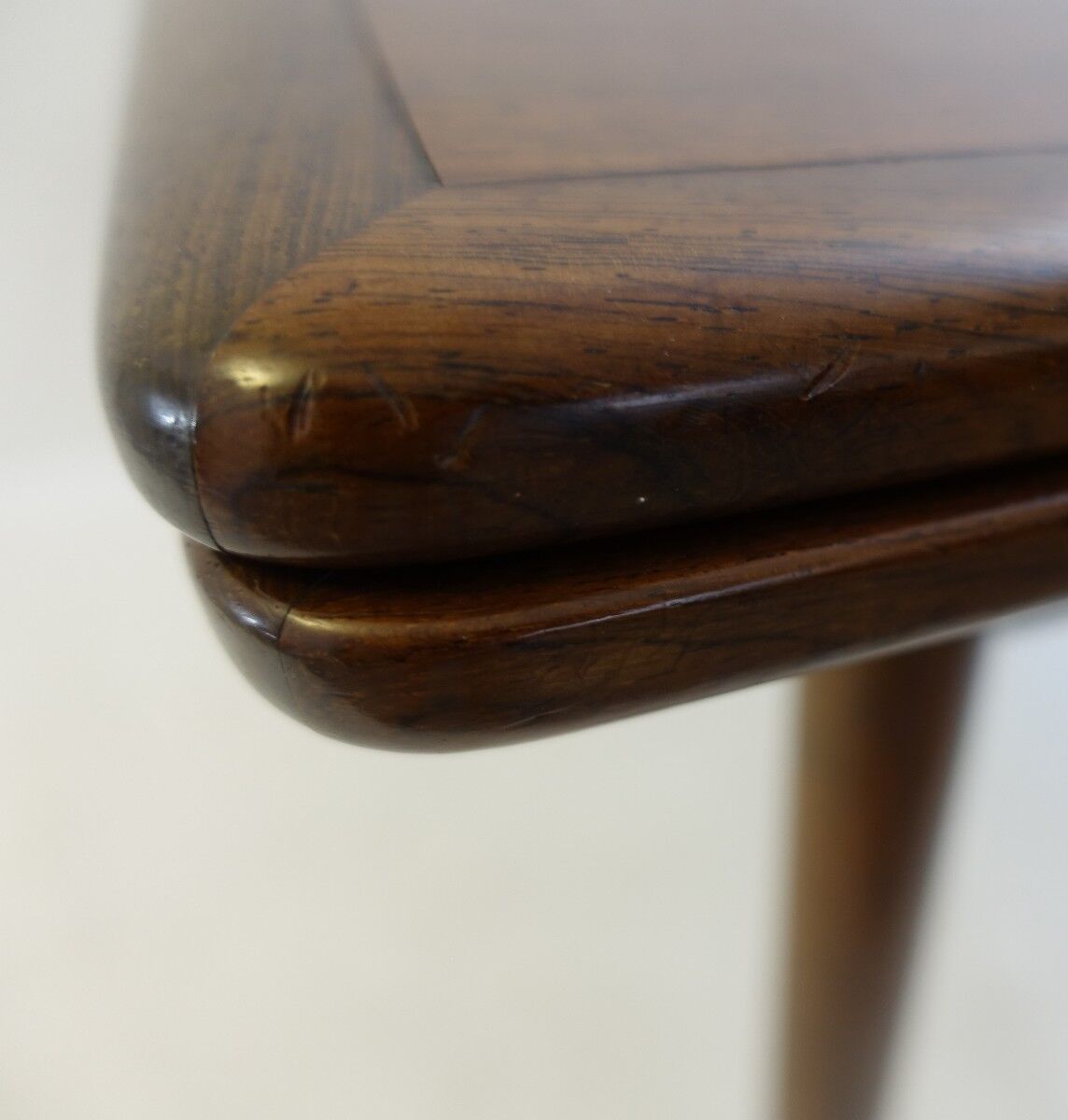 Flip-top butterfly table with brass hinges, 20th