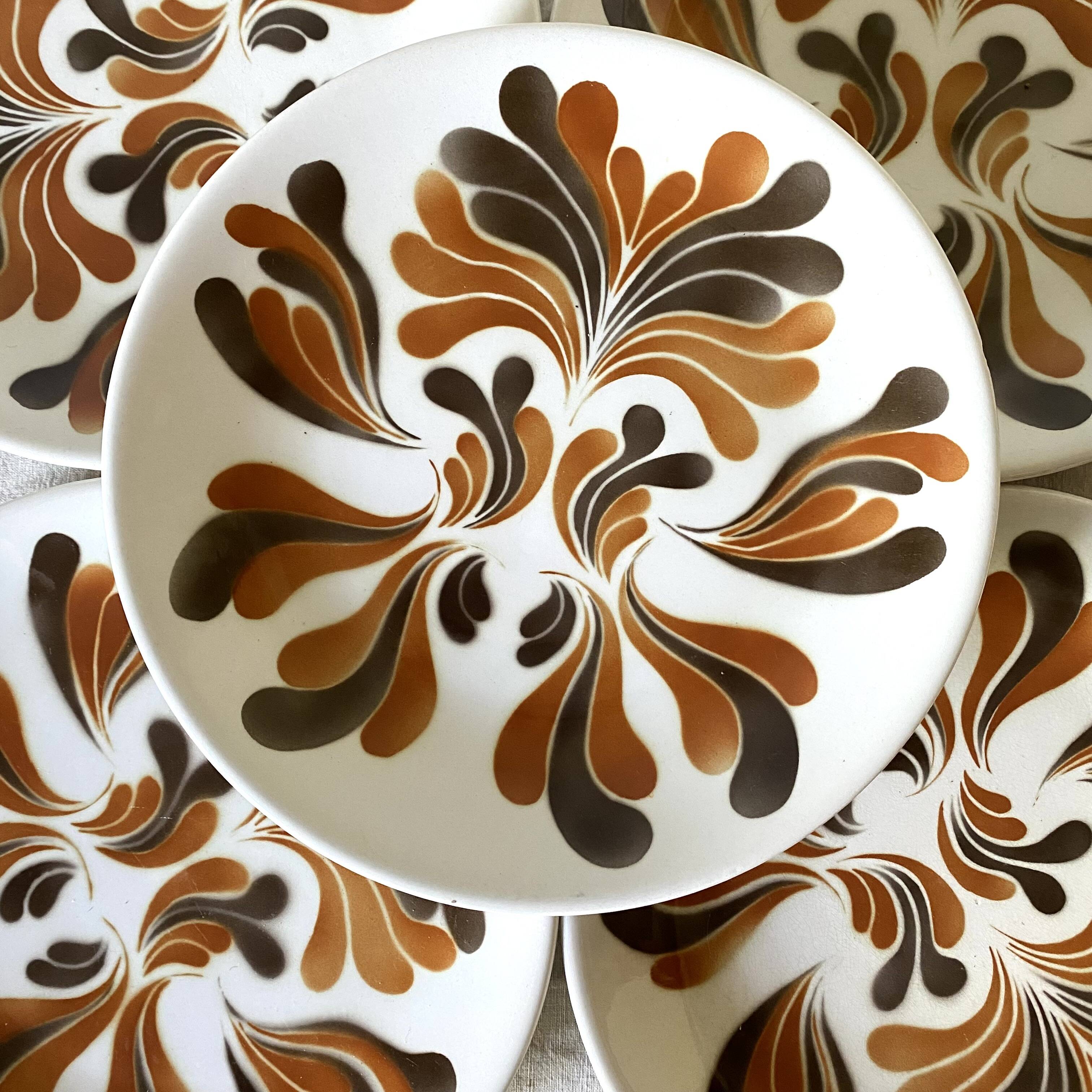 Vintage 20-piece service, deep, flat and dessert plates