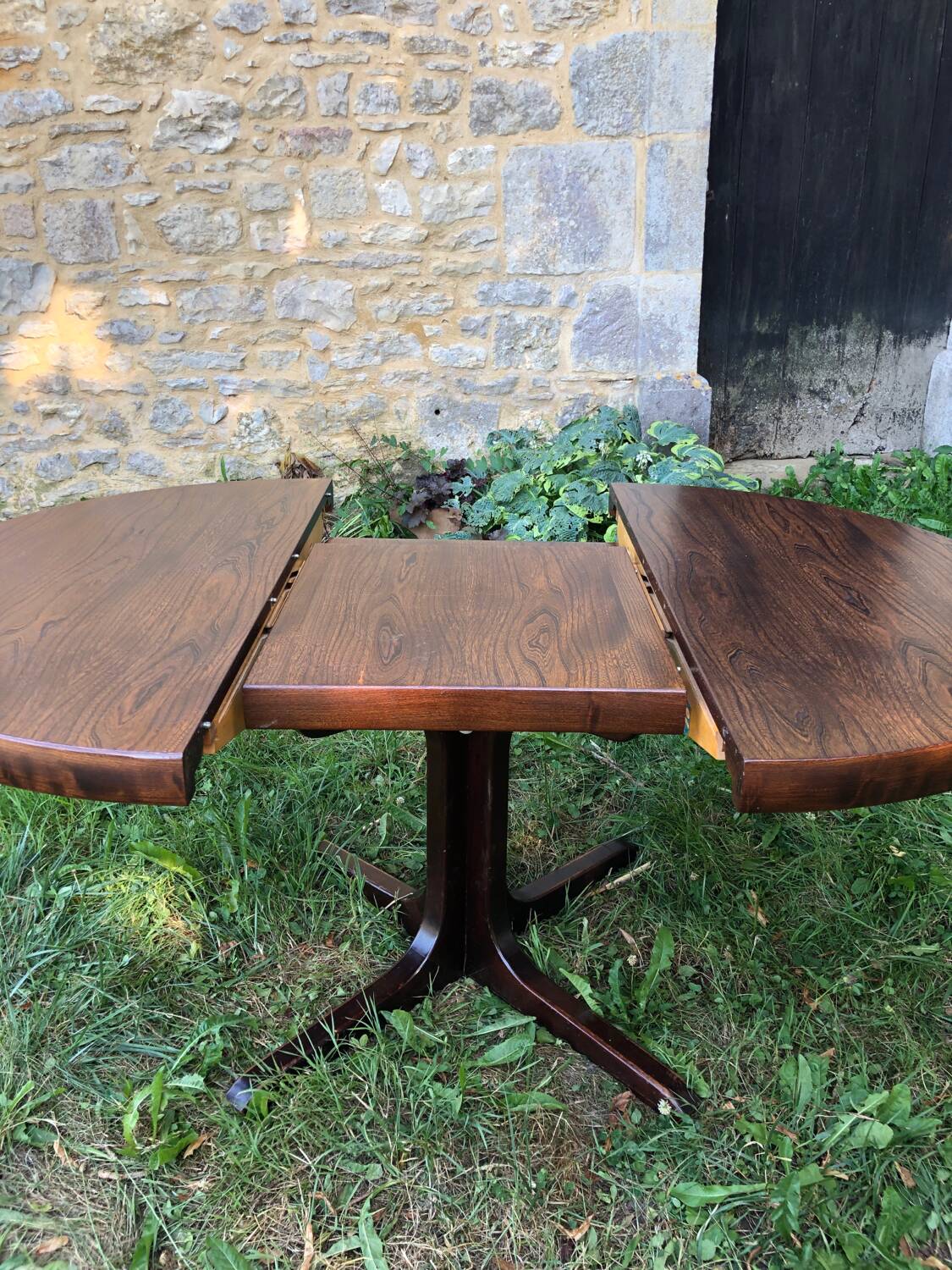 Baumann round extendable table