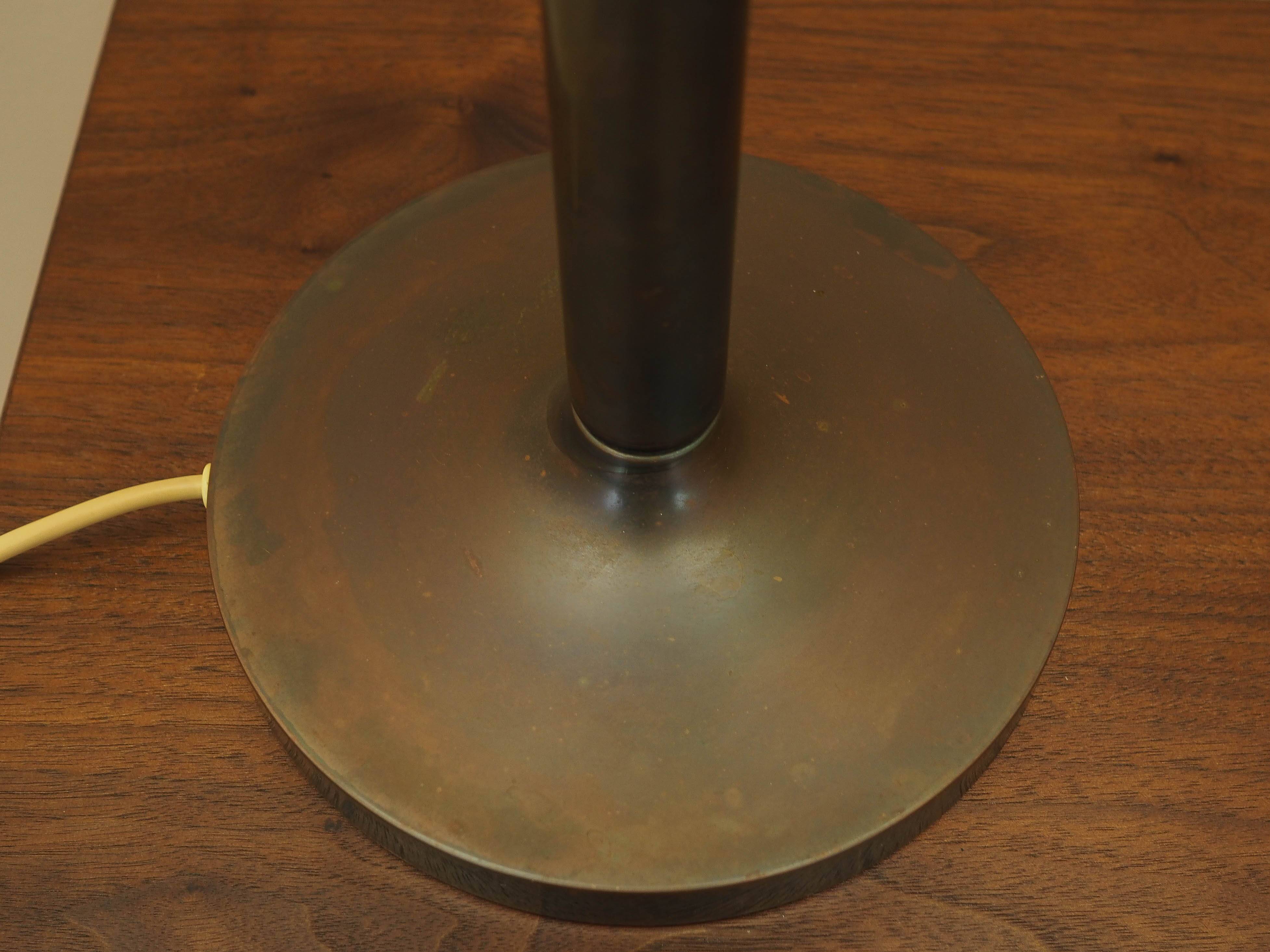 Danish desk lamp 1960s with decorative ribbed shade, brown metal