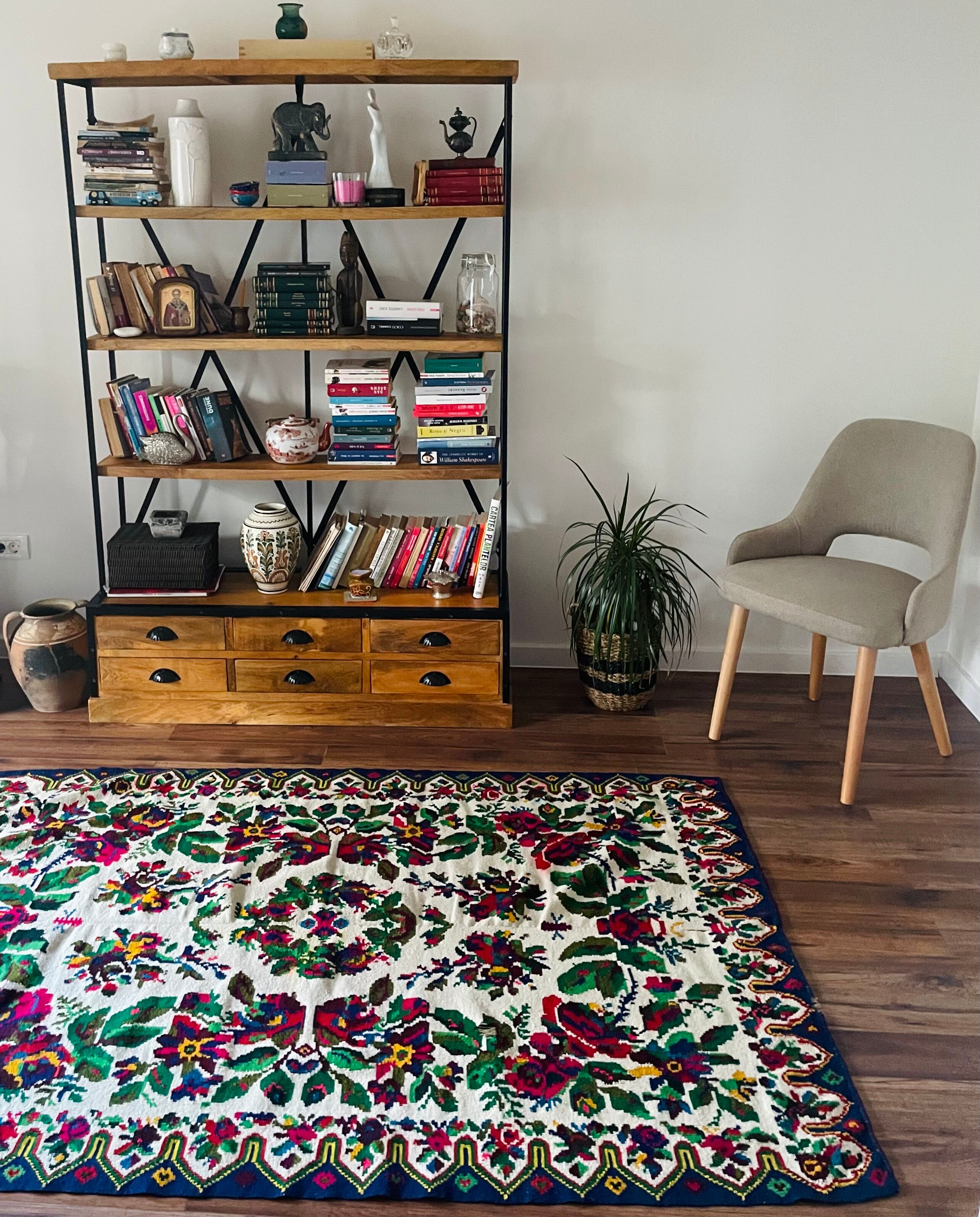 White vintage floral rug made by hand in Romania, beautiful flowers