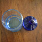 Pot en verre bleu