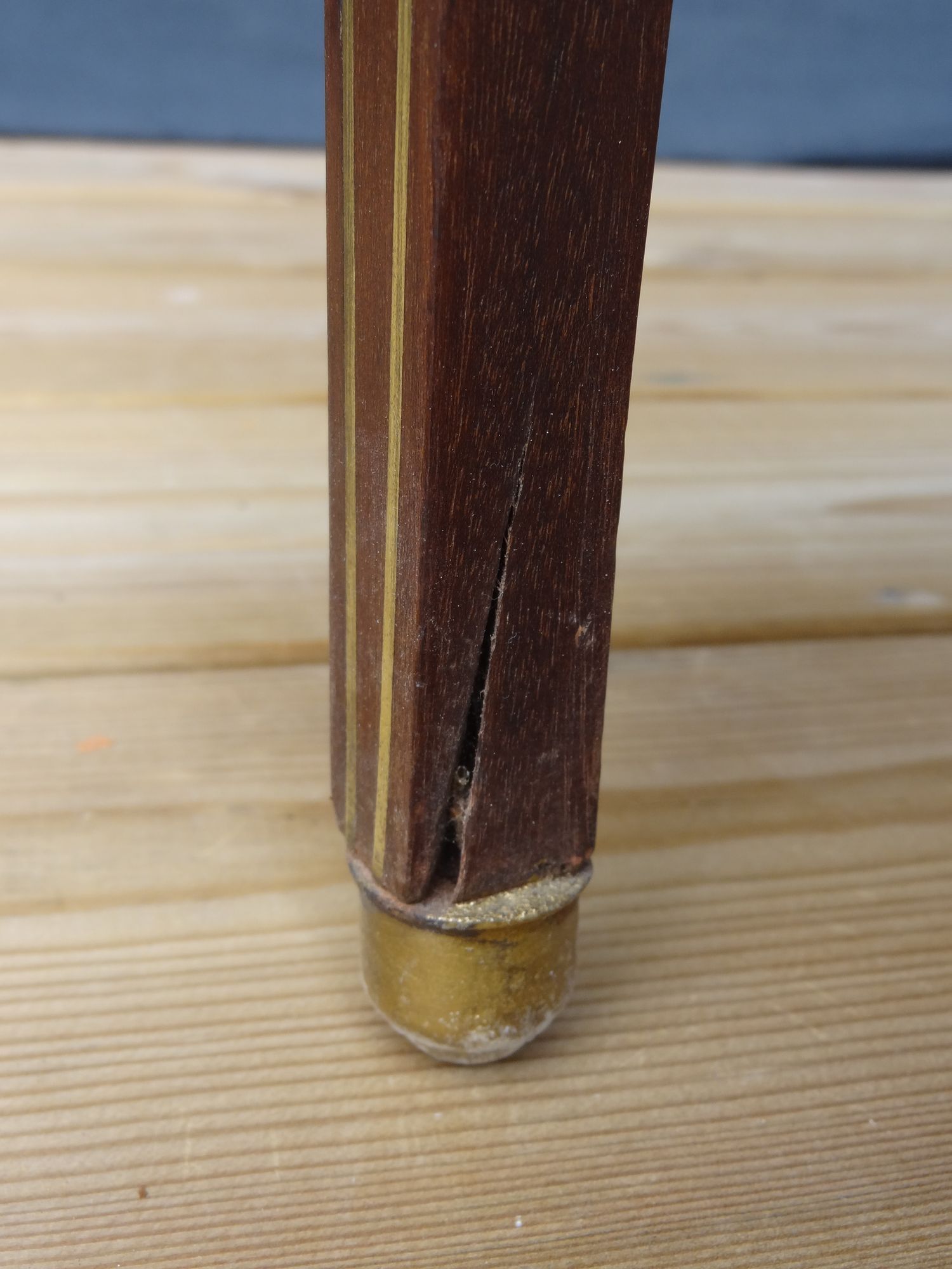 Mahogany service with flaps with removable glass top 67 x 46 cm