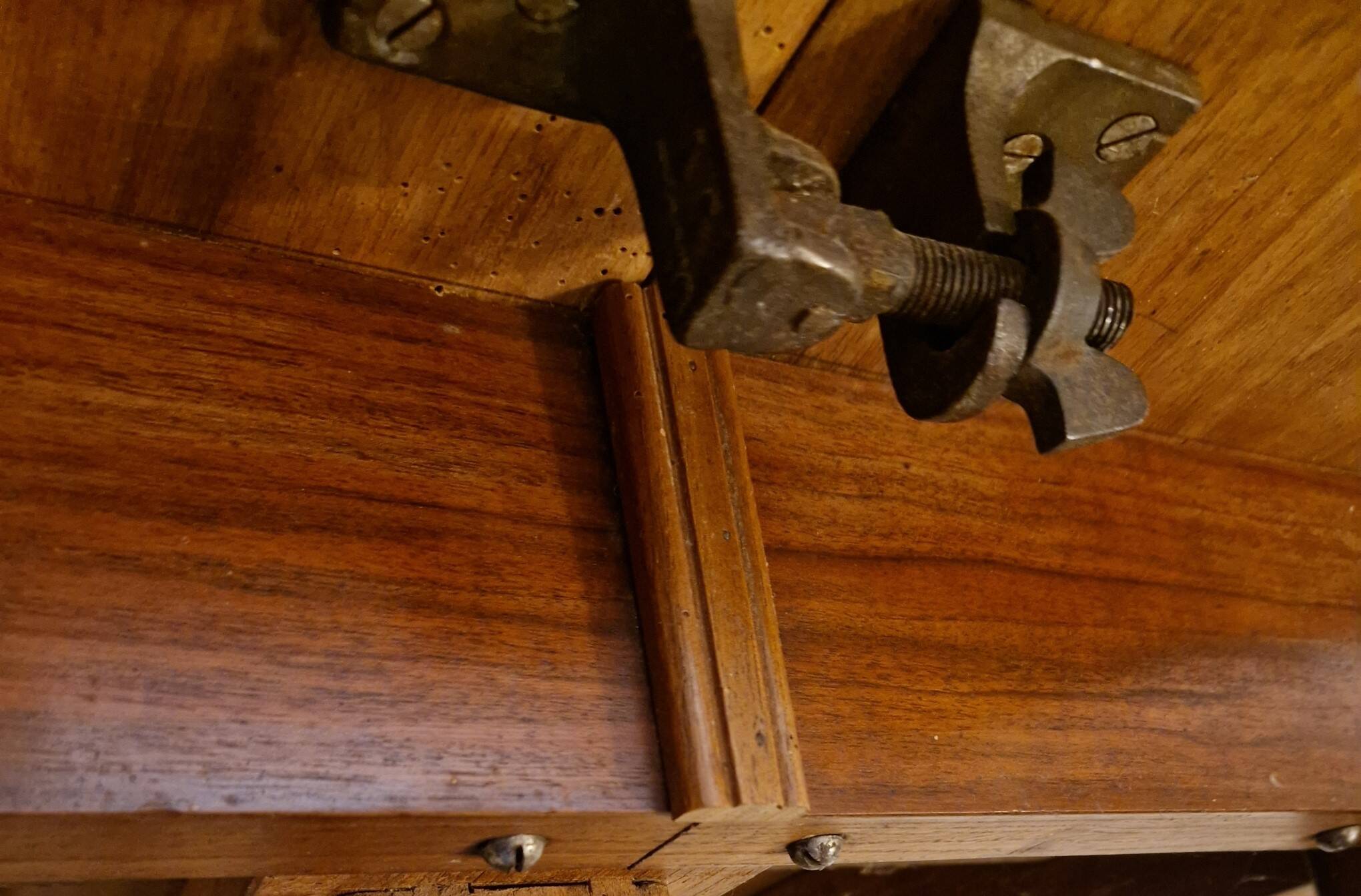 Table de salle à manger en noyer – Époque Restauration / Charles X – XIXe