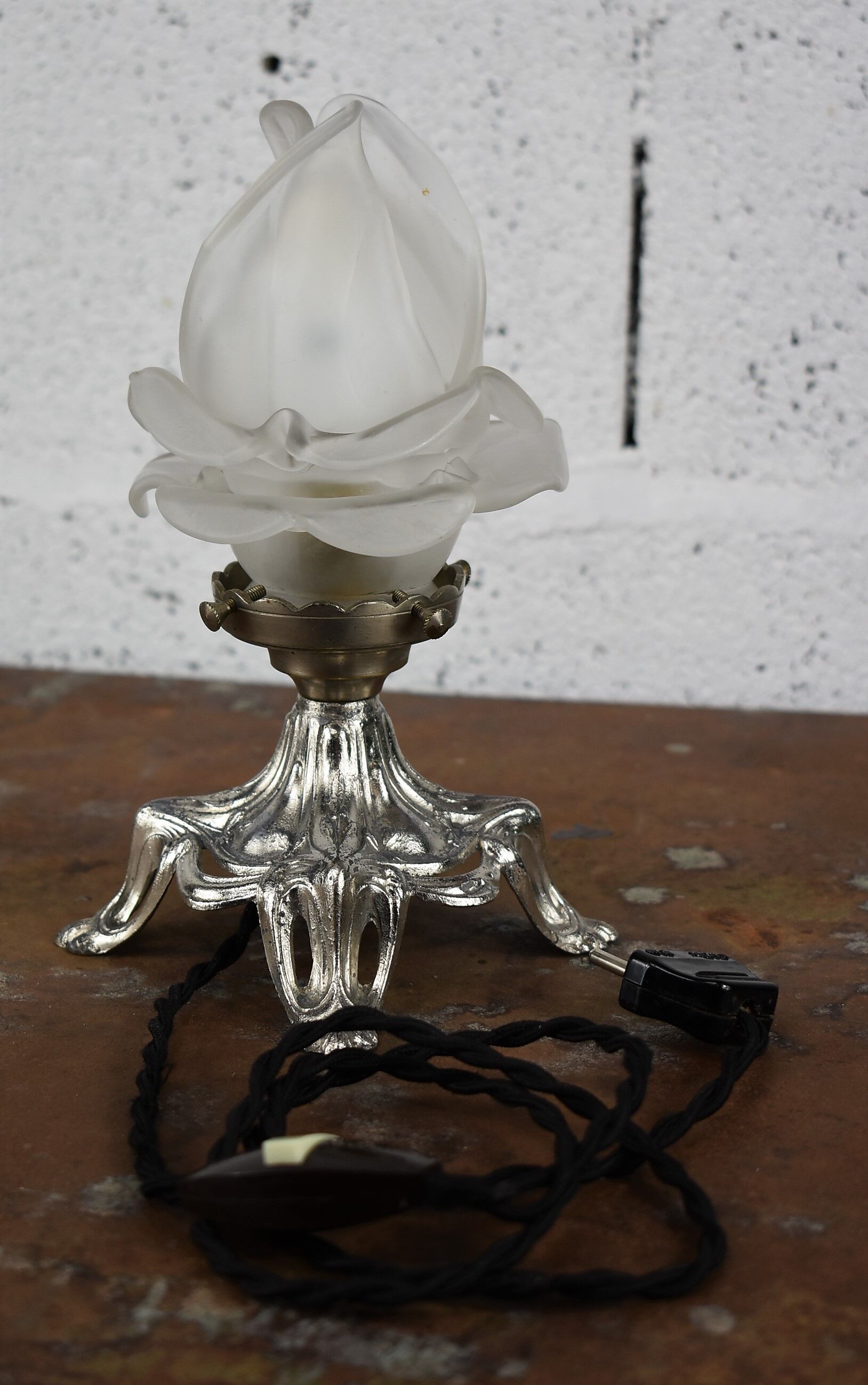 Art deco lamp their in glass paste