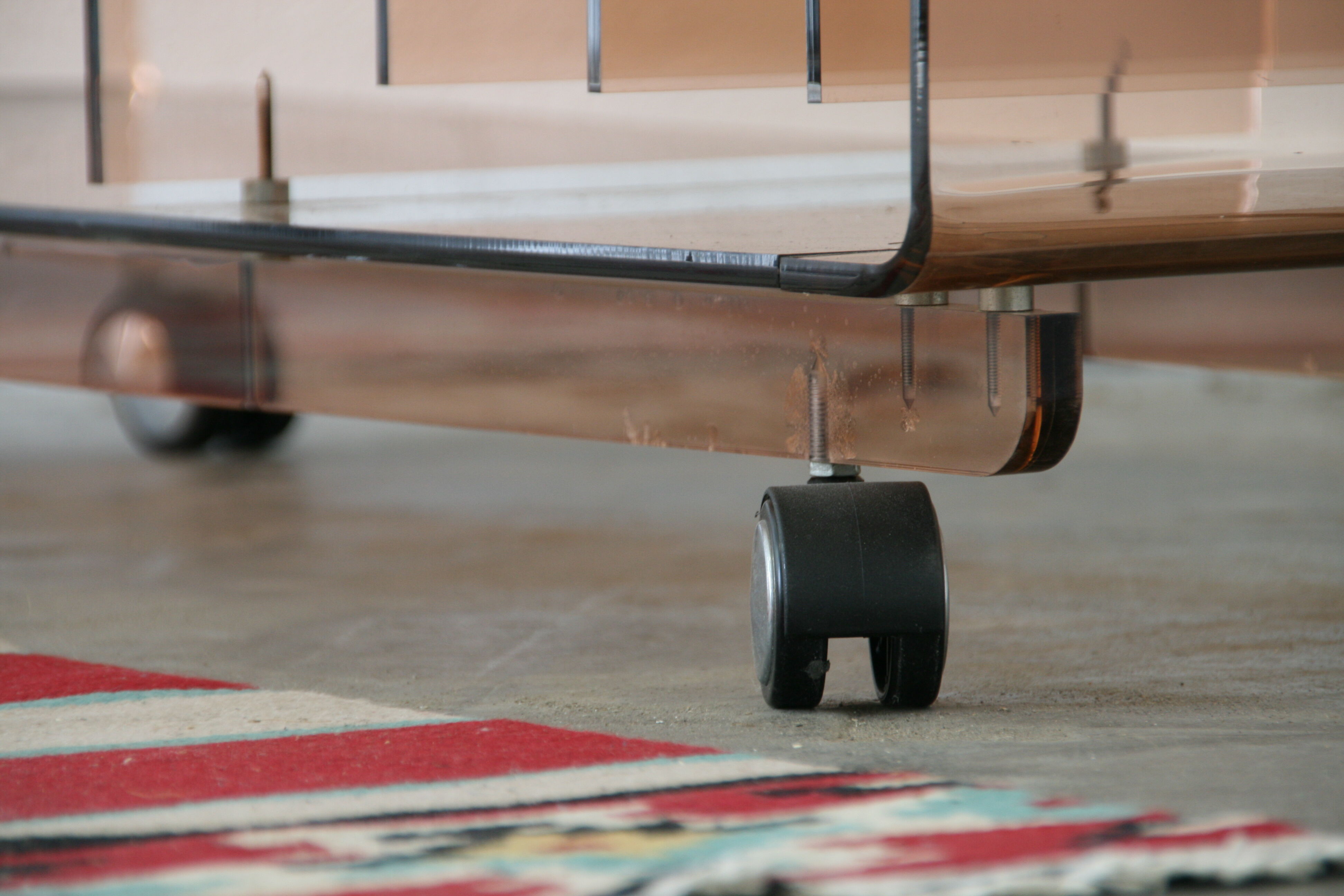 Vintage plexiglas tv/hifi unit