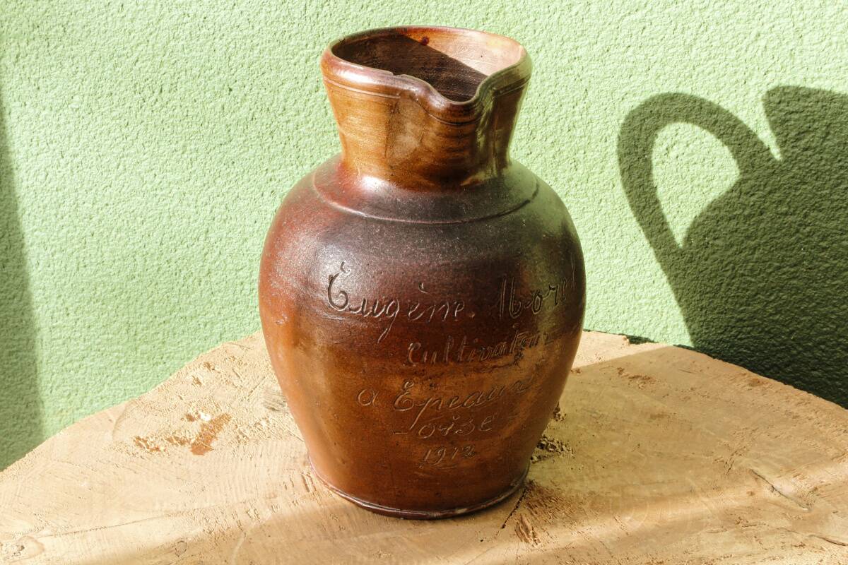 Large stoneware jug with a family name pattern, 1912