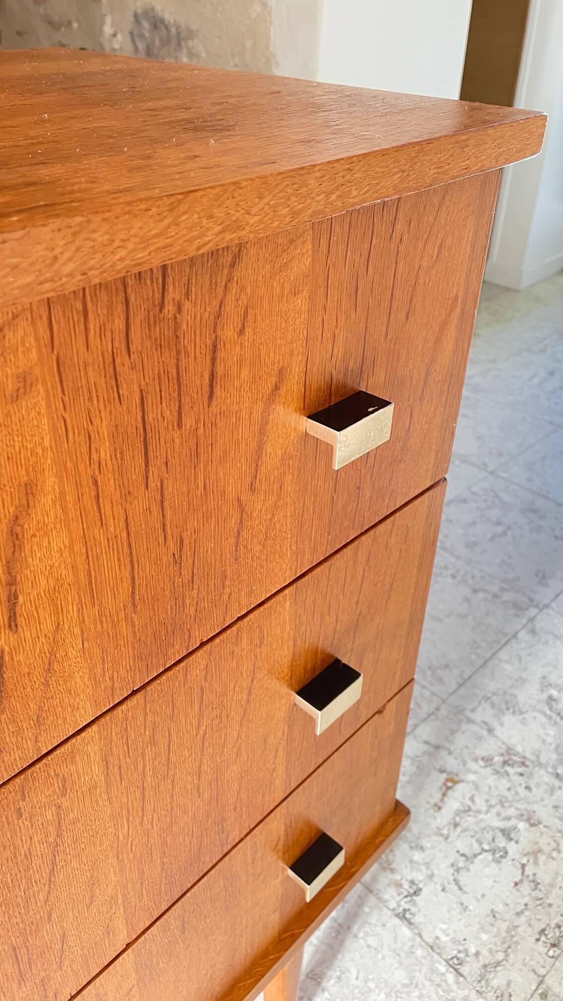 Vintage design geometric chest