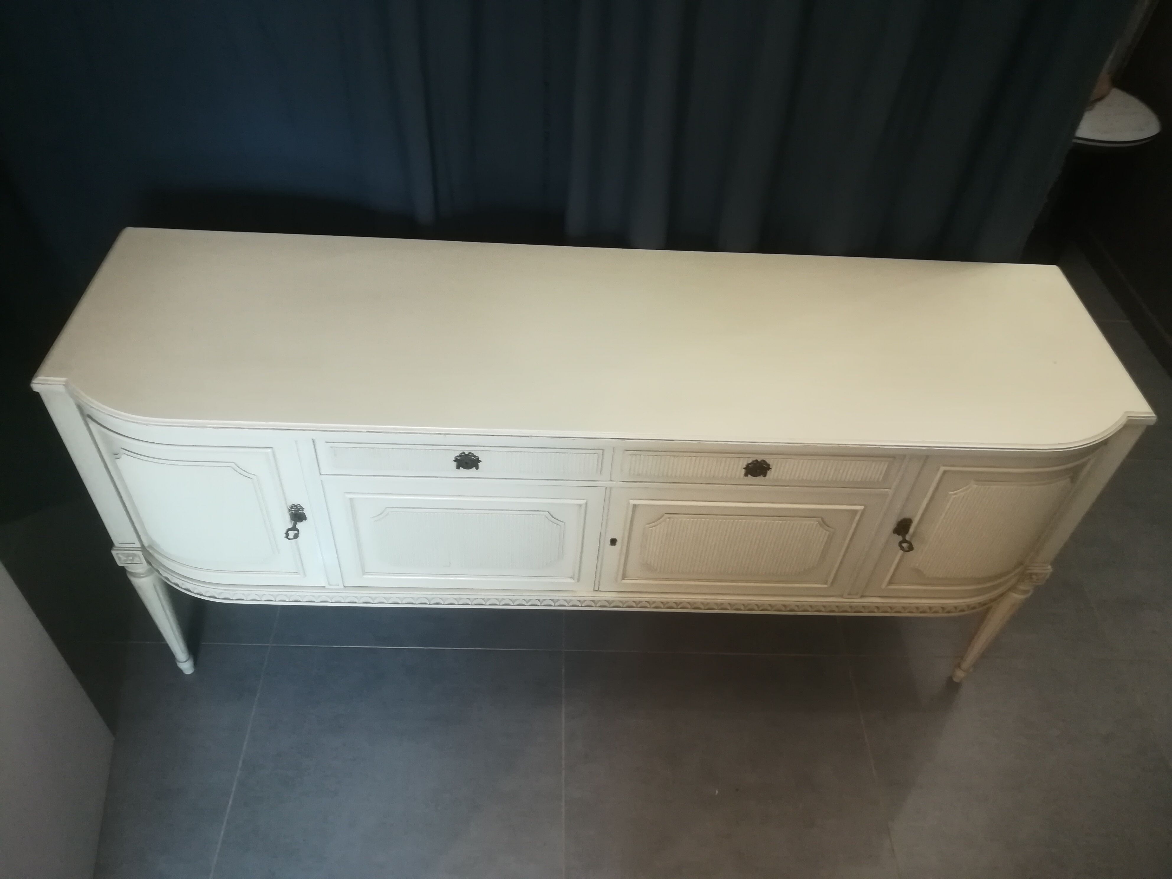 Enfilade style Louis XVI lacquered cream