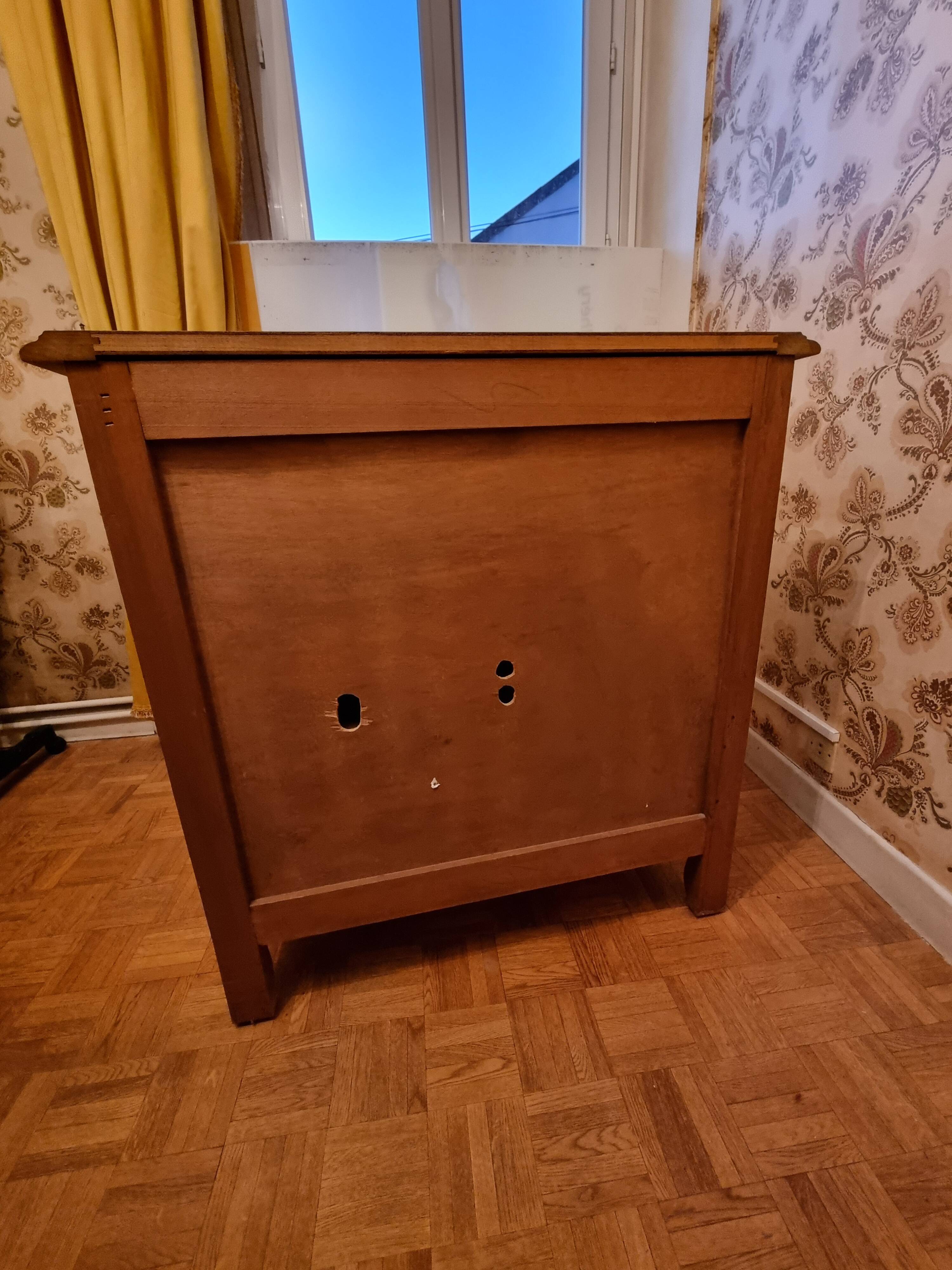 Small Provençal-style chest of drawers.