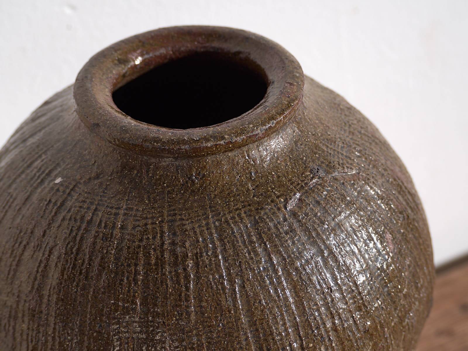 Antique Chinese ceramic vase in dark tones (c.1900)