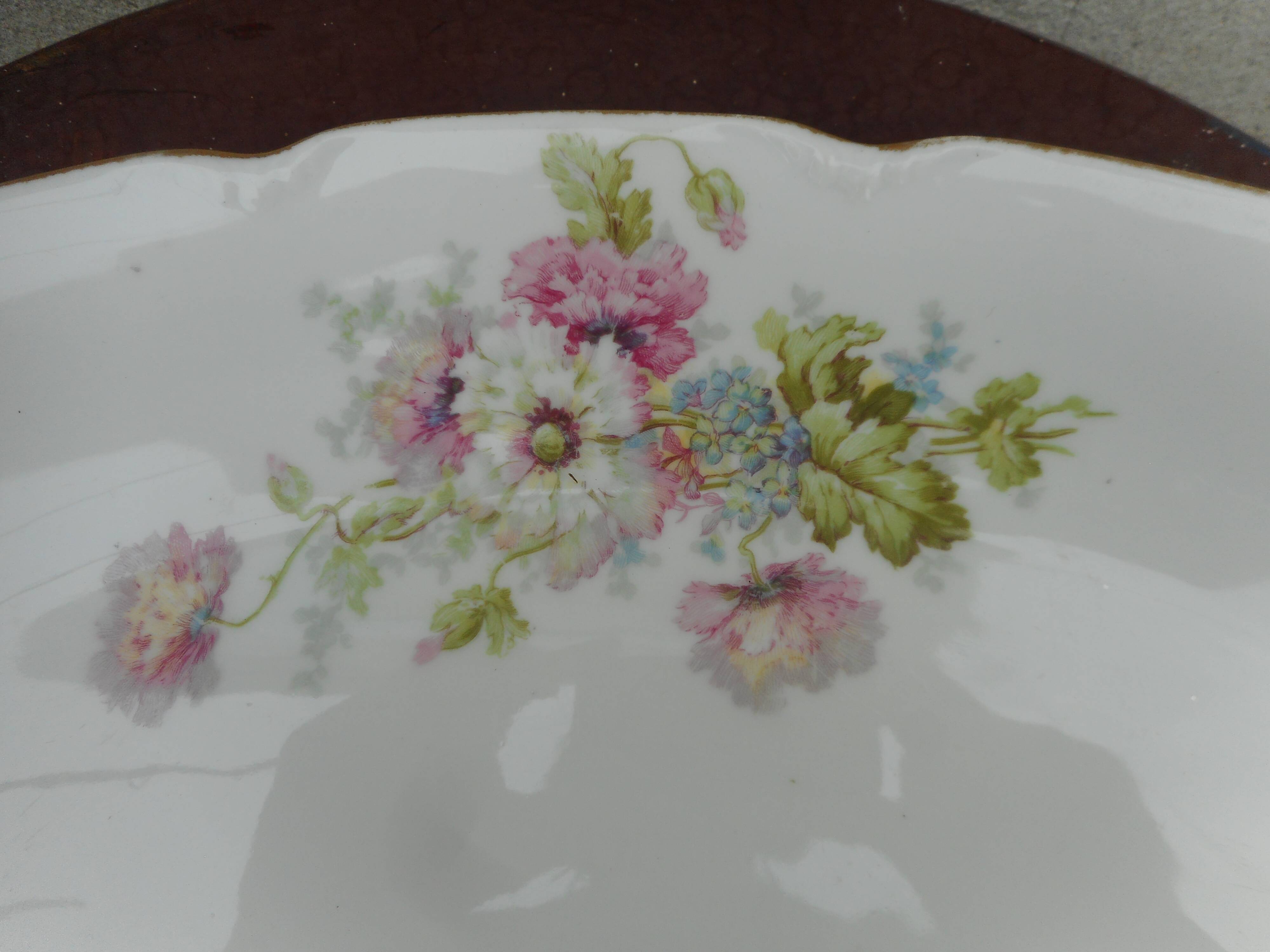 Porcelain dish decorated with flowers